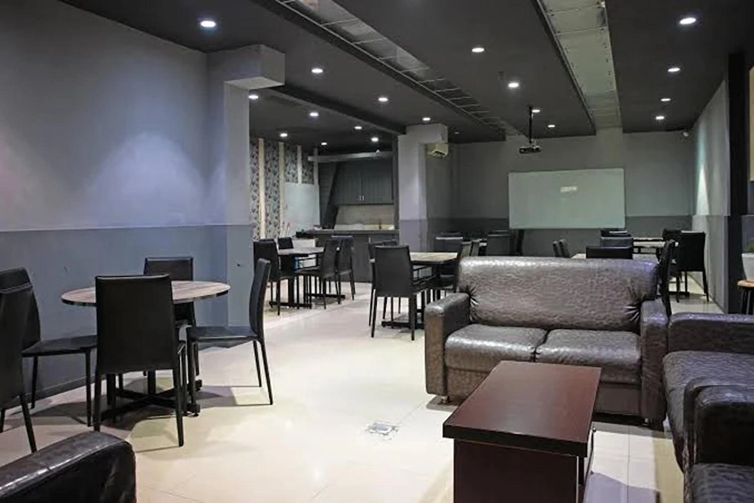 Restaurant/places to eat in Hotel Bumi Malaya