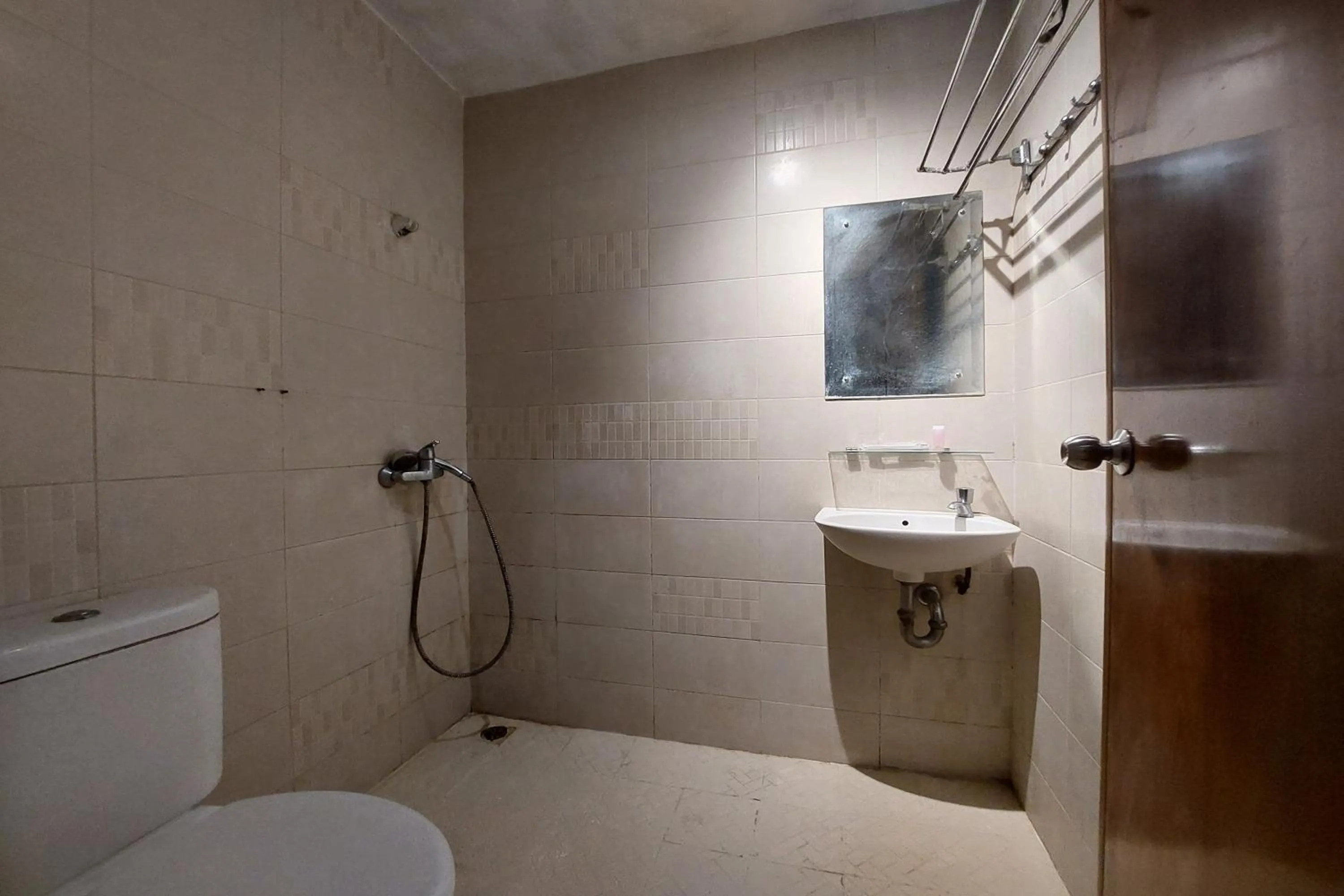 Shower in Hotel Bumi Malaya