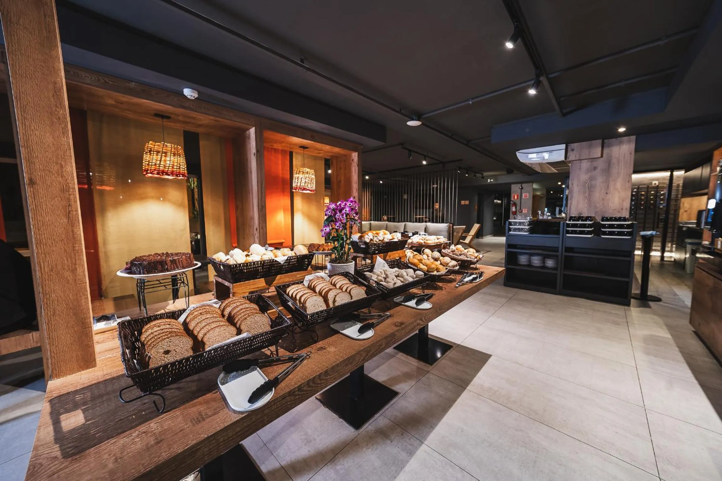 Buffet breakfast in Hotel Cassino Tower Curitiba Aeroporto By Nacional Inn