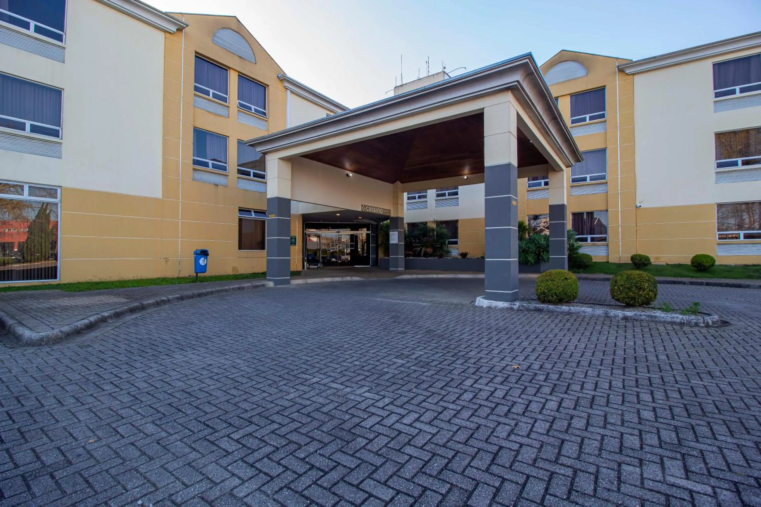 Property building in Hotel Cassino Tower Curitiba Aeroporto By Nacional Inn