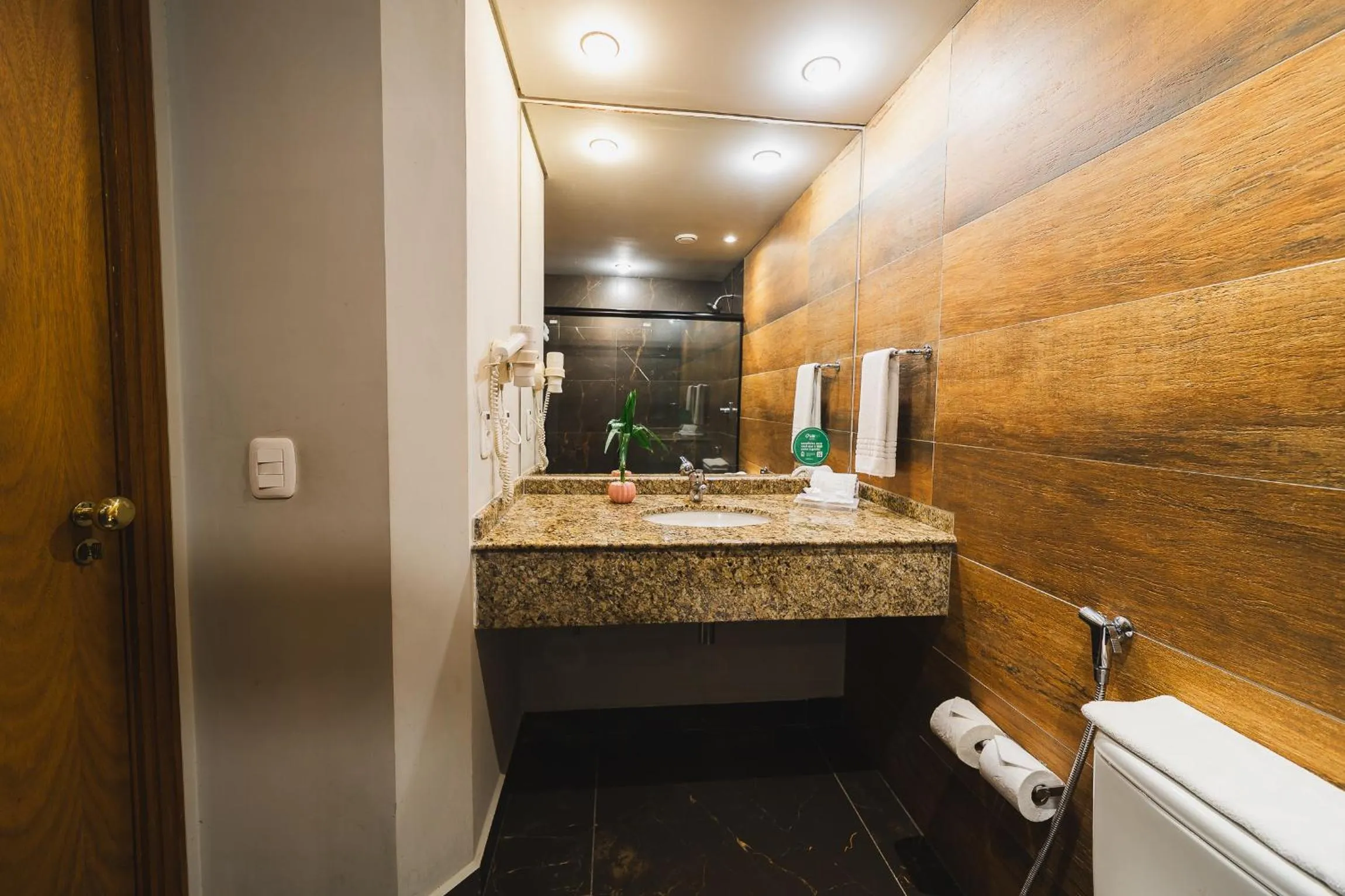Bathroom in Hotel Cassino Tower Curitiba Aeroporto By Nacional Inn