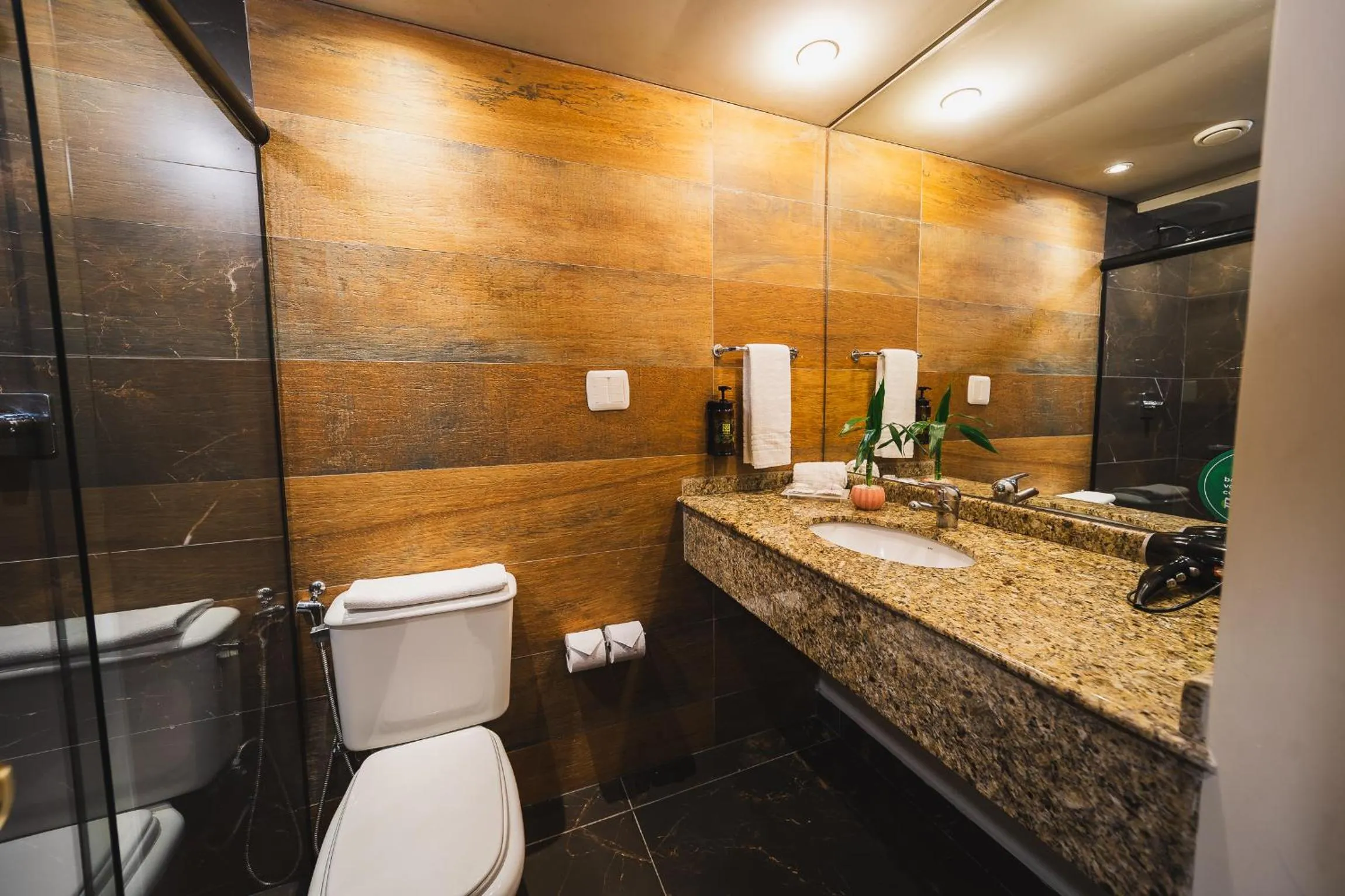 Bathroom in Hotel Cassino Tower Curitiba Aeroporto By Nacional Inn