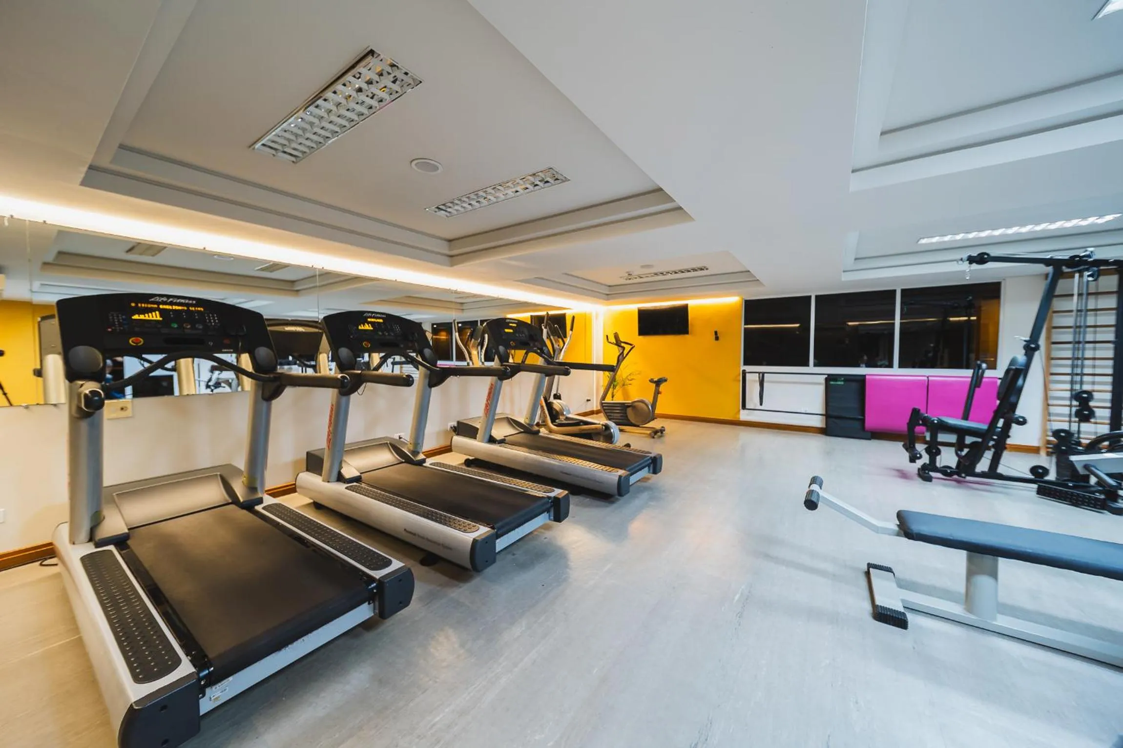Fitness centre/facilities in Hotel Cassino Tower Curitiba Aeroporto By Nacional Inn