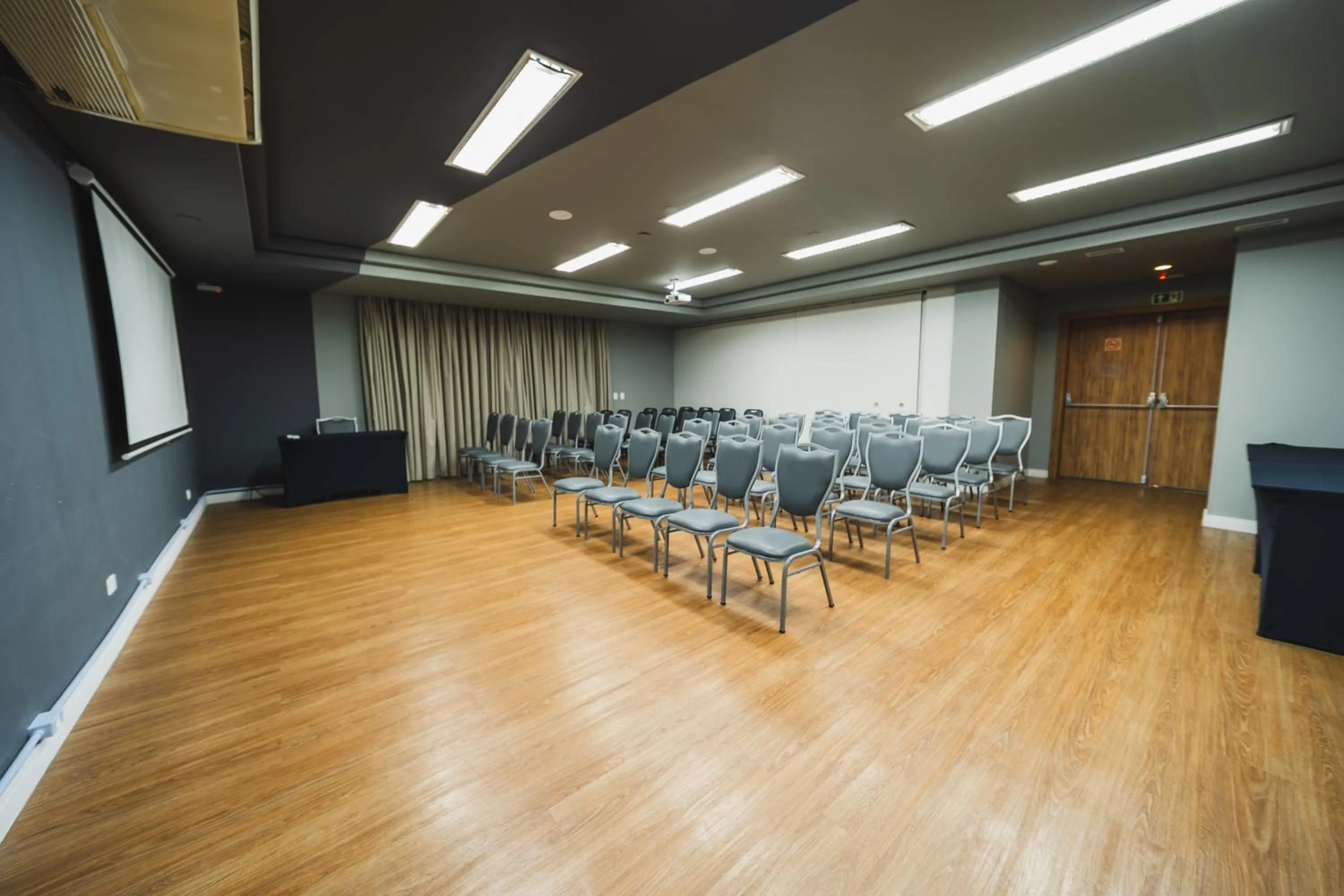 Meeting/conference room in Hotel Cassino Tower Curitiba Aeroporto By Nacional Inn