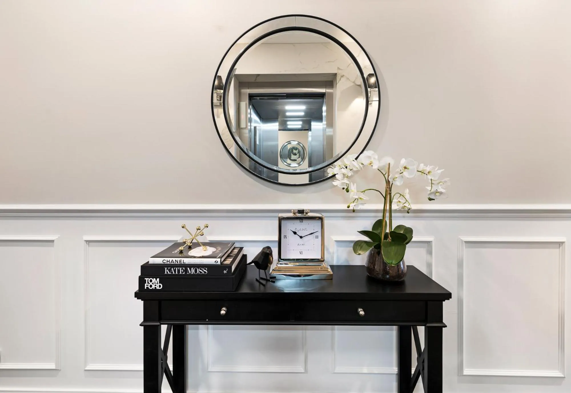 Decorative detail in Manhattan Apartments - Notting Hill