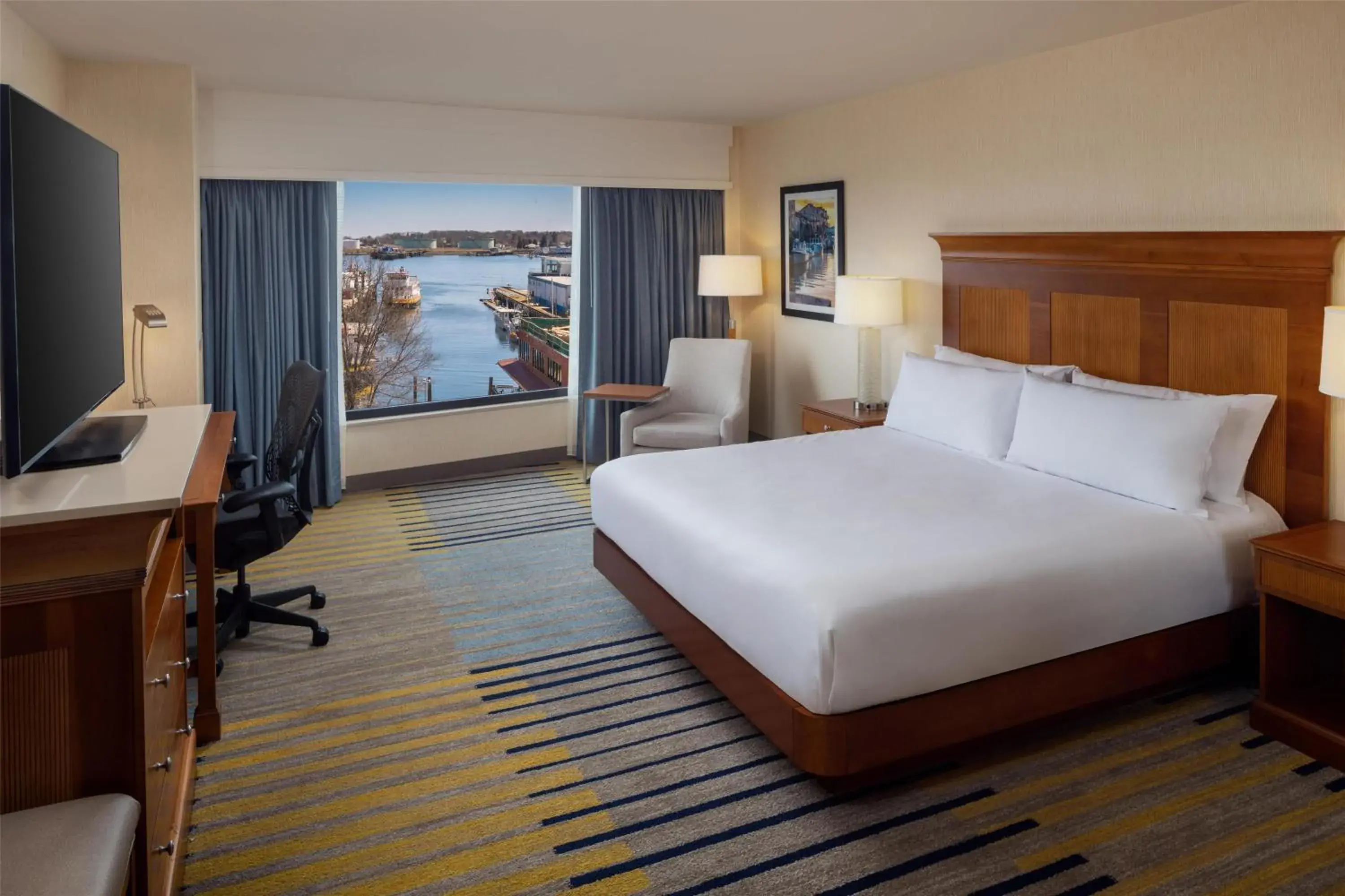 King Room with Water View in Hilton Garden Inn Portland Downtown Waterfront King Room with Water View in Hilton Garden Inn Portland Downtown Waterfront