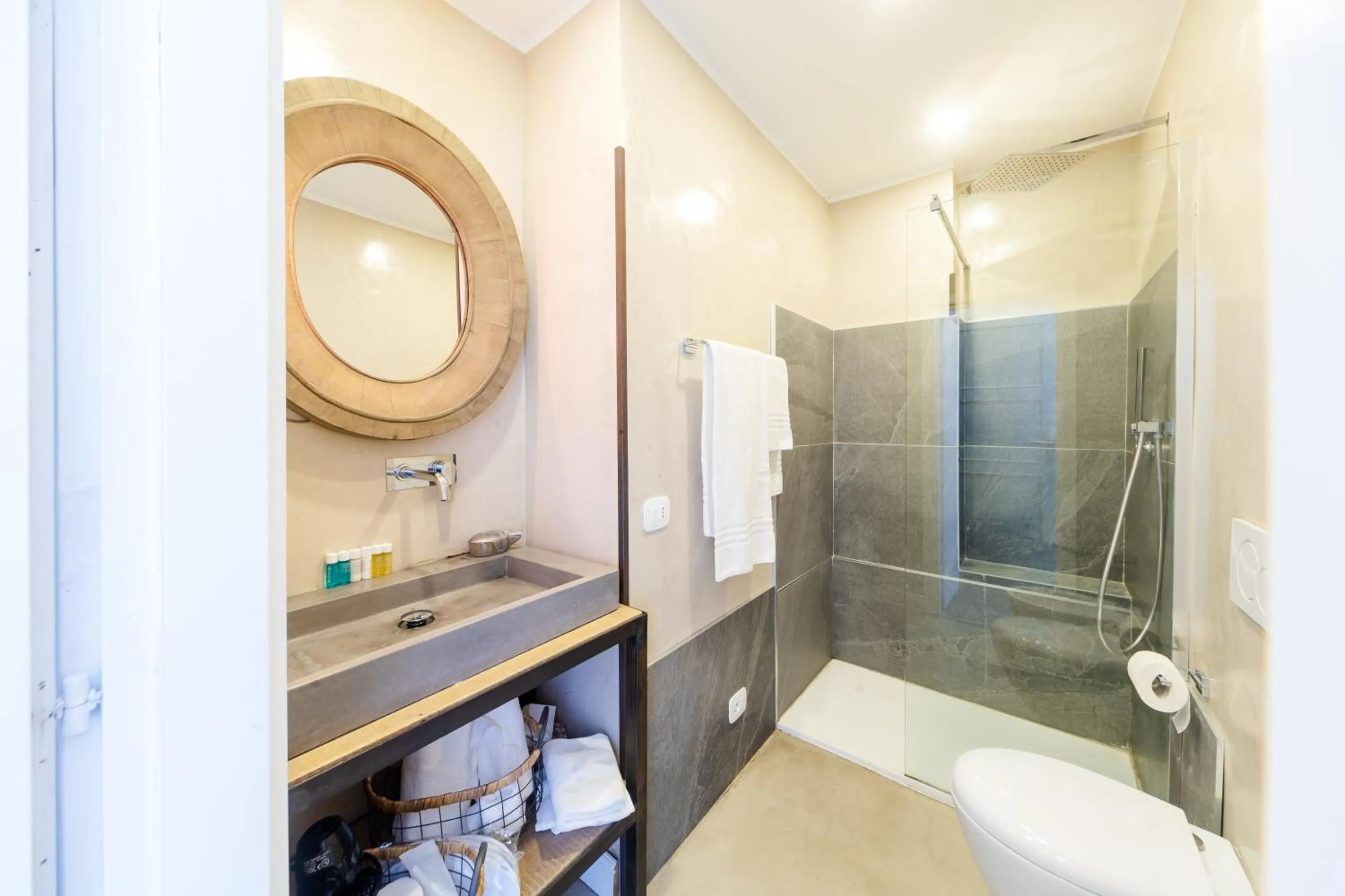 Bathroom in Bello!Lake Como Suites