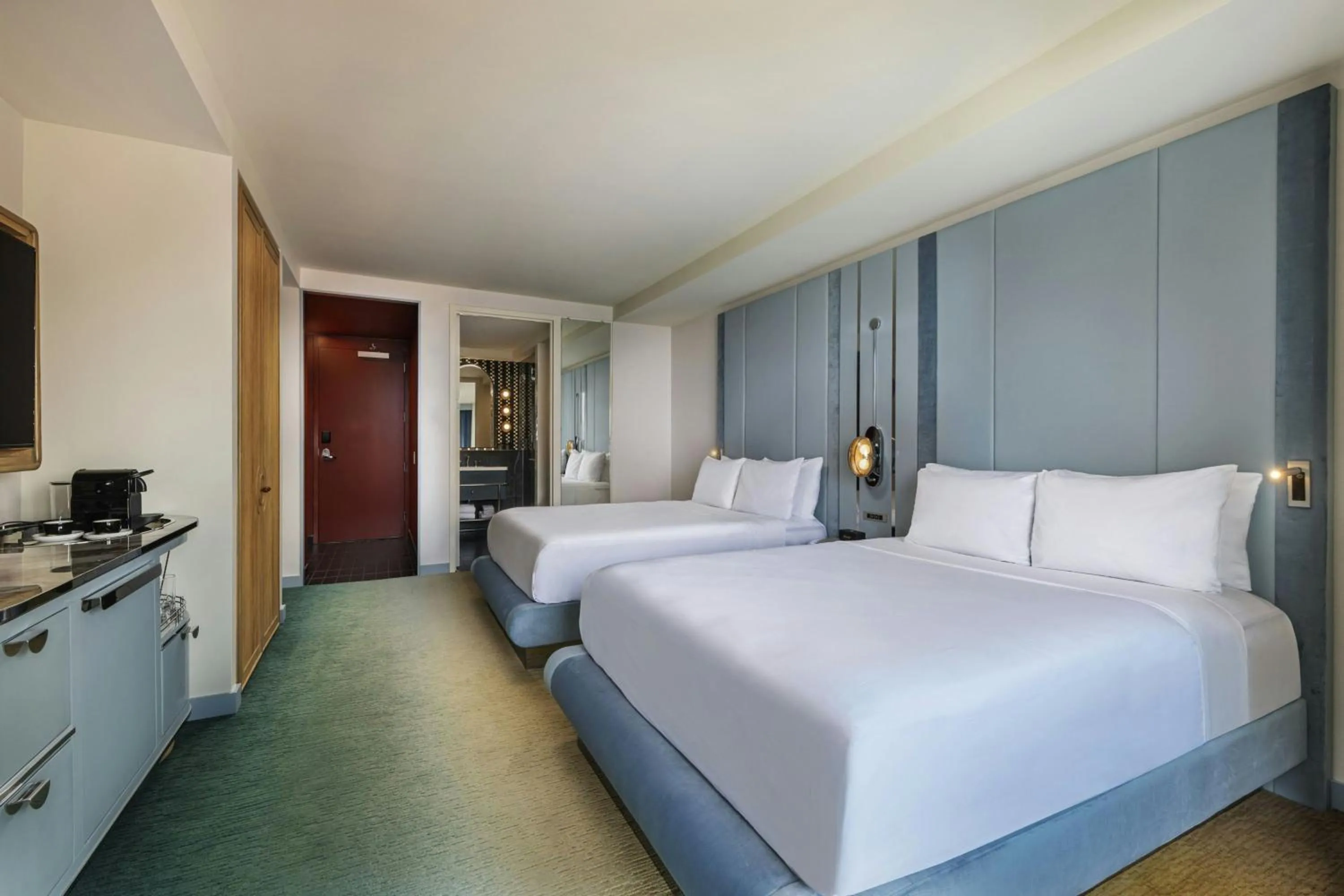 Bedroom, Bed in W Hoboken