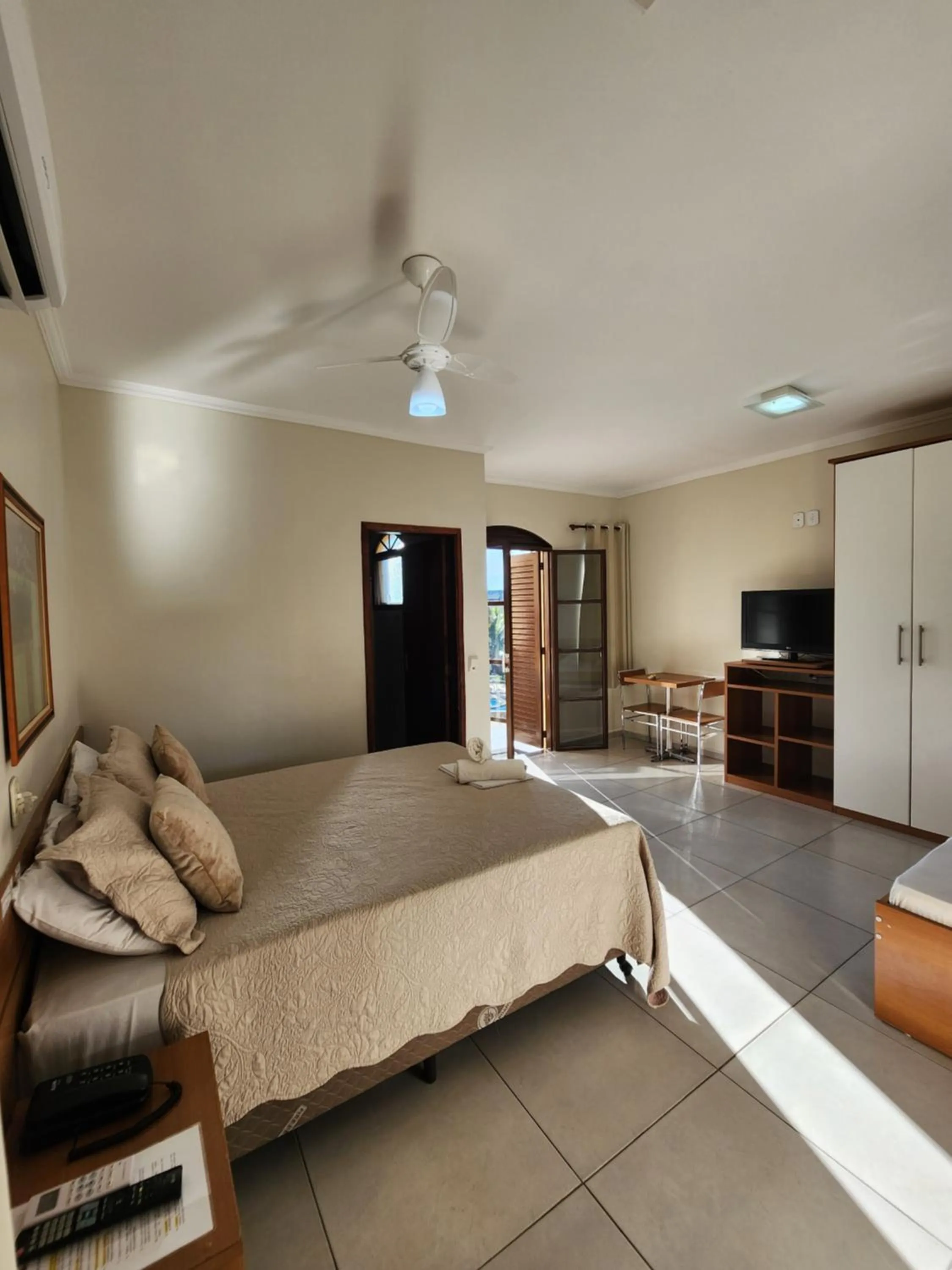 Photo of the whole room, Bed in Hotel Porto dos Milagres