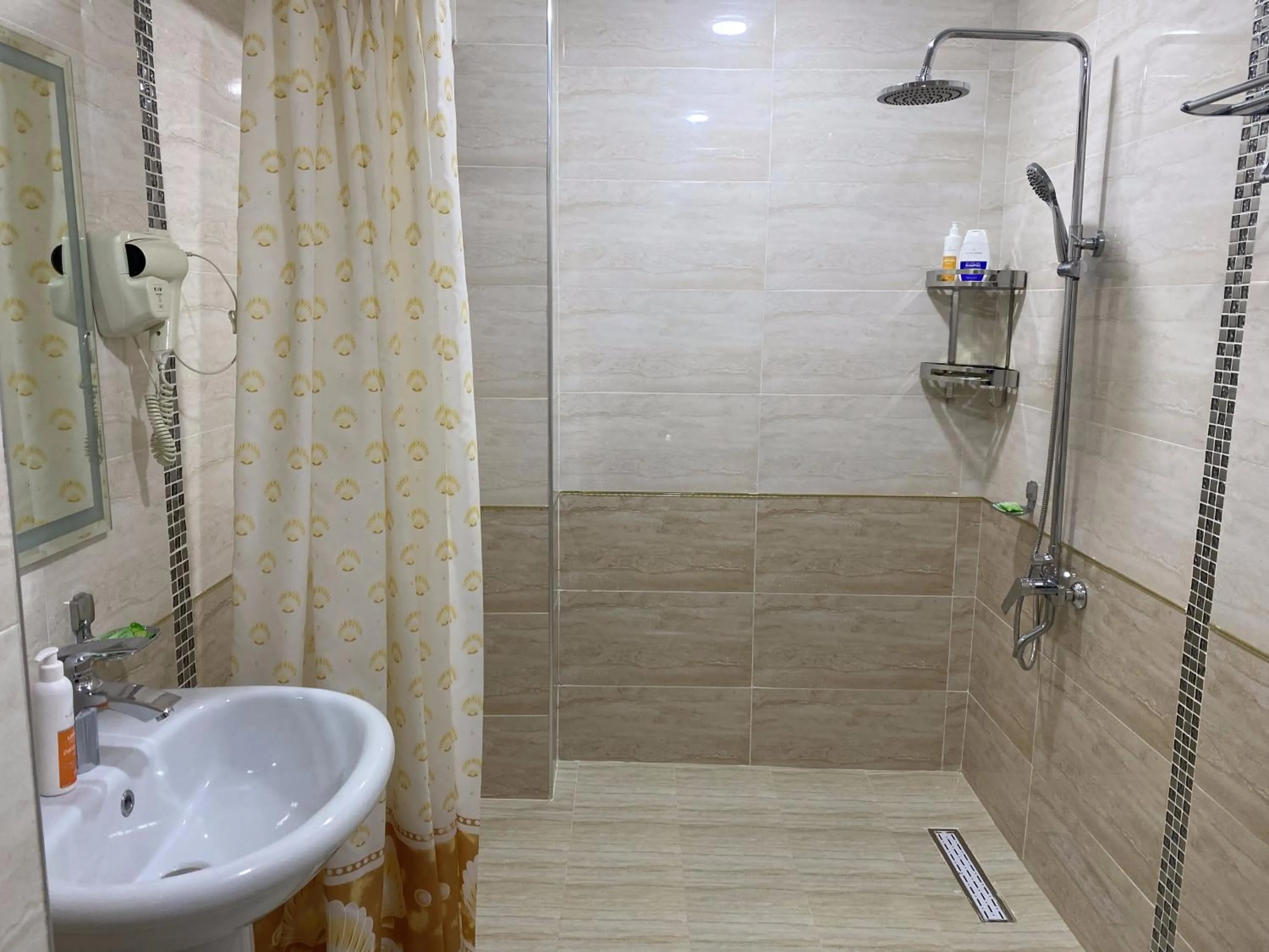 Shower in Cinzano Complex