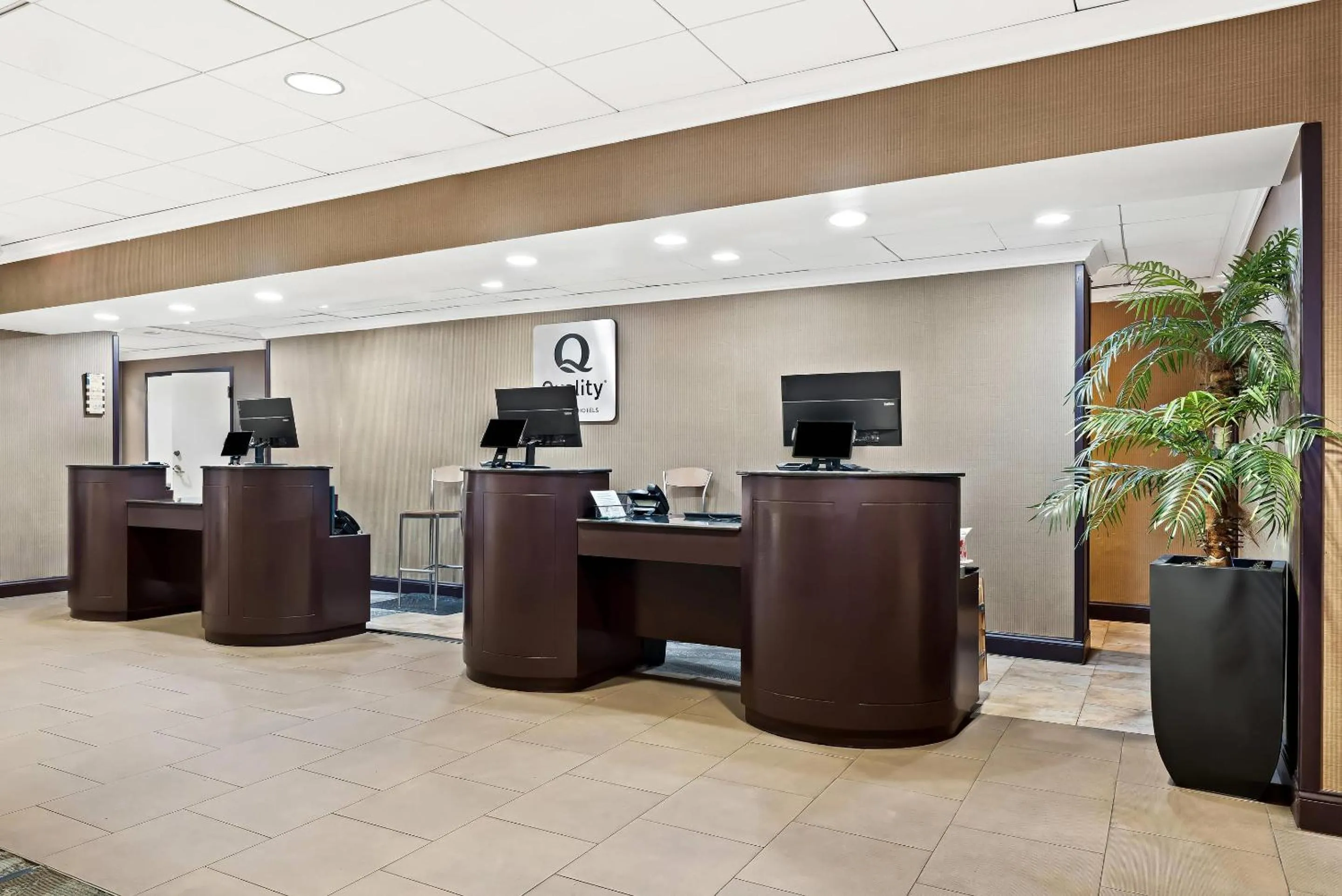 Lobby or reception in Quality Hotel Philadelphia Airport