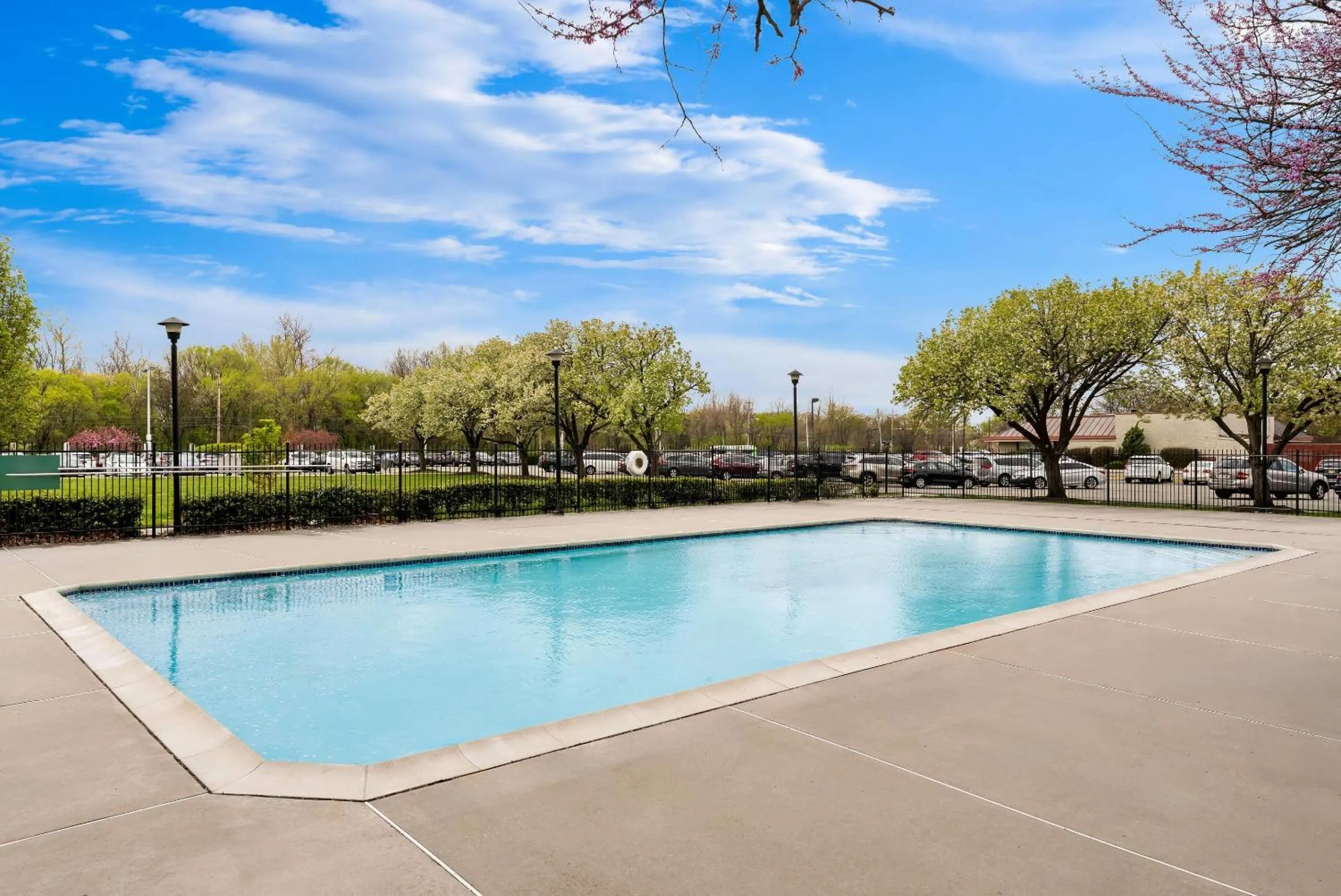 Swimming pool in Quality Hotel Philadelphia Airport