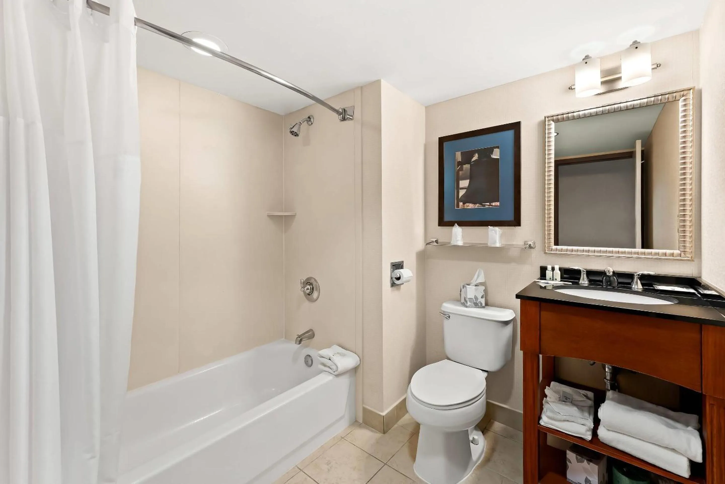 Bedroom in Quality Hotel Philadelphia Airport