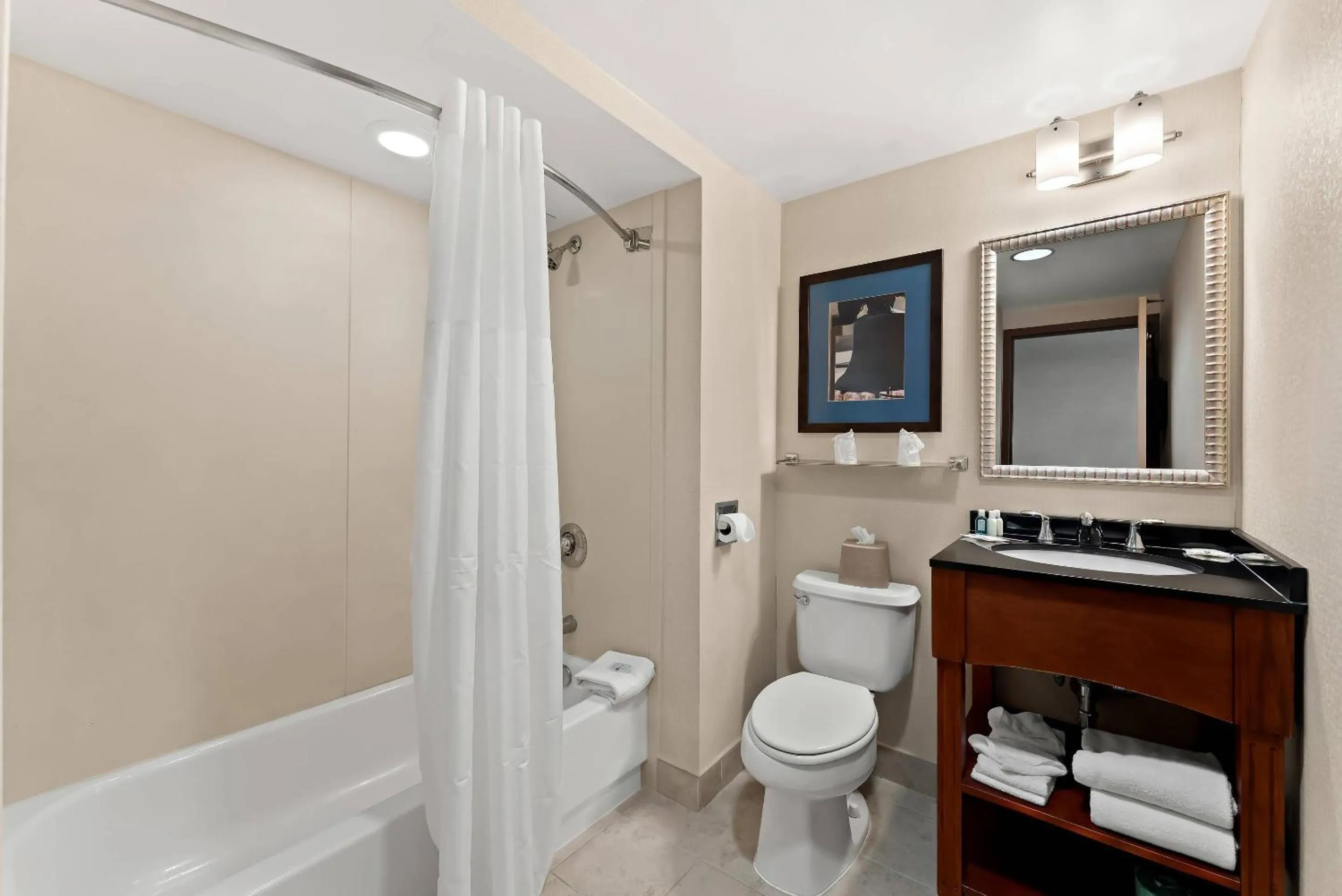 Bedroom in Quality Hotel Philadelphia Airport