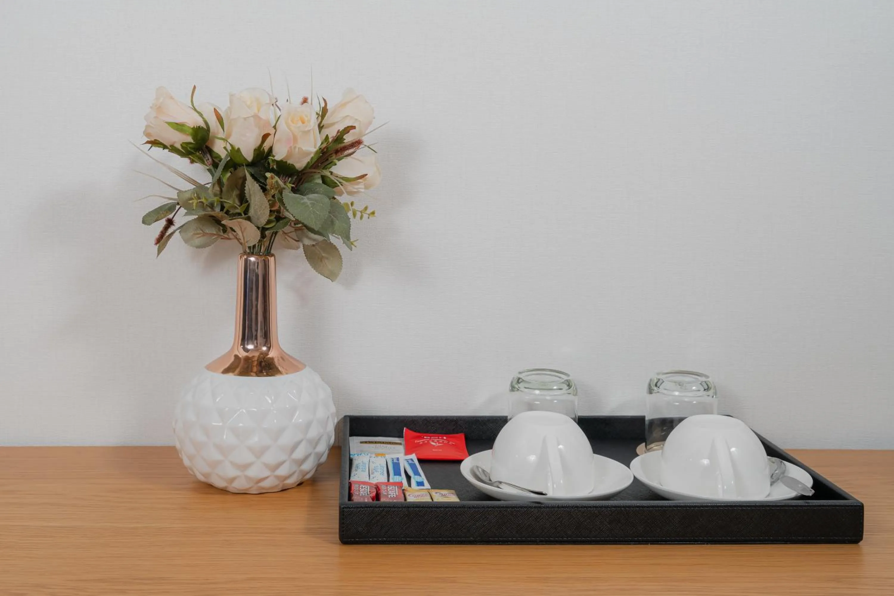 Coffee/tea facilities in SureStay by Best Western Bangkok Ramintra