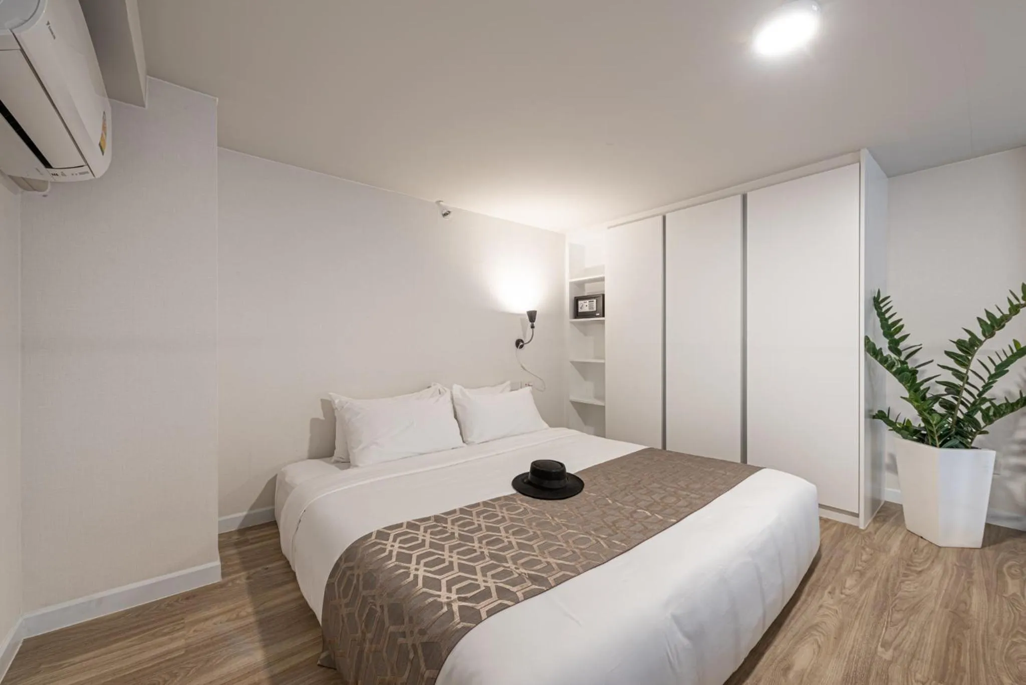 Bed in Q-Box Hotel Bangkok Blossom (SHA Plus)