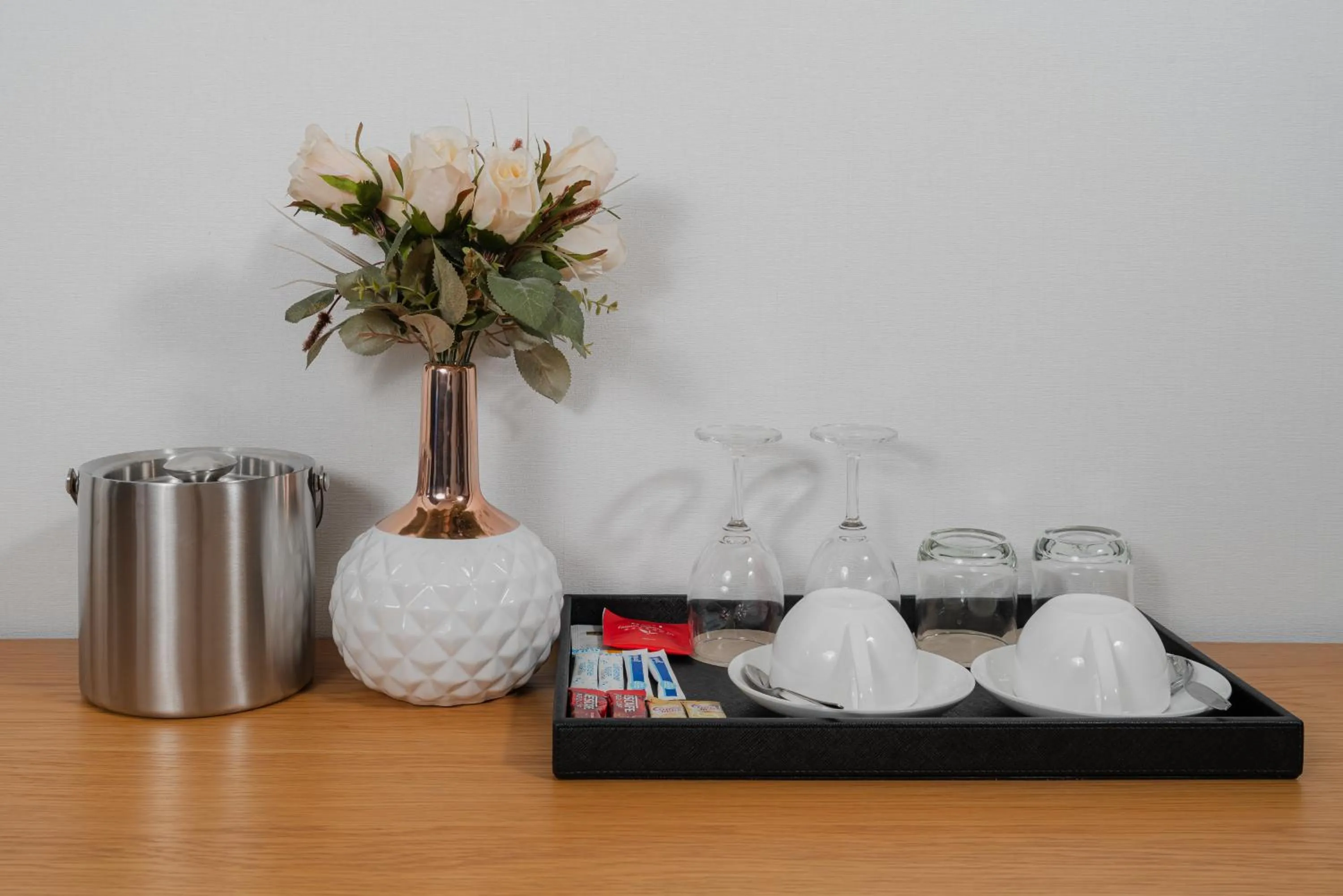 Coffee/tea facilities in SureStay by Best Western Bangkok Ramintra