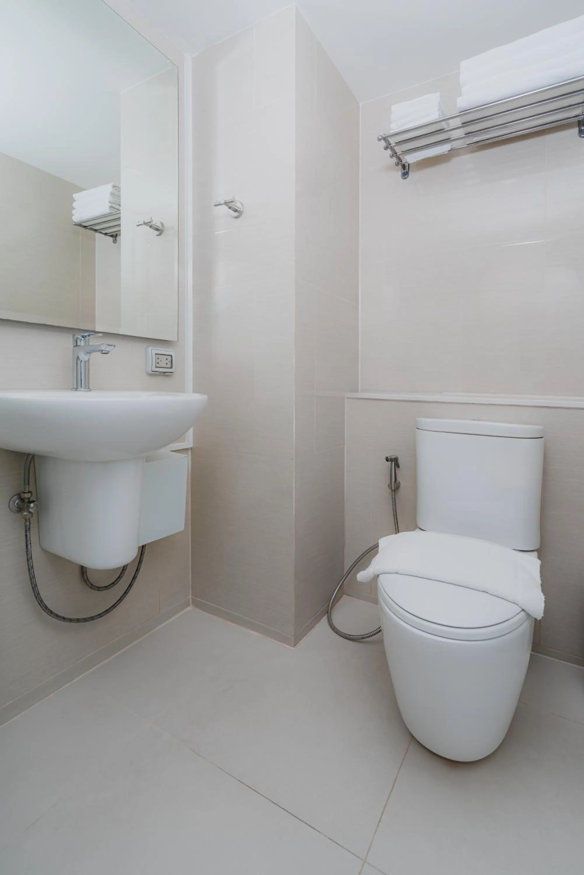 Toilet in SureStay by Best Western Bangkok Ramintra