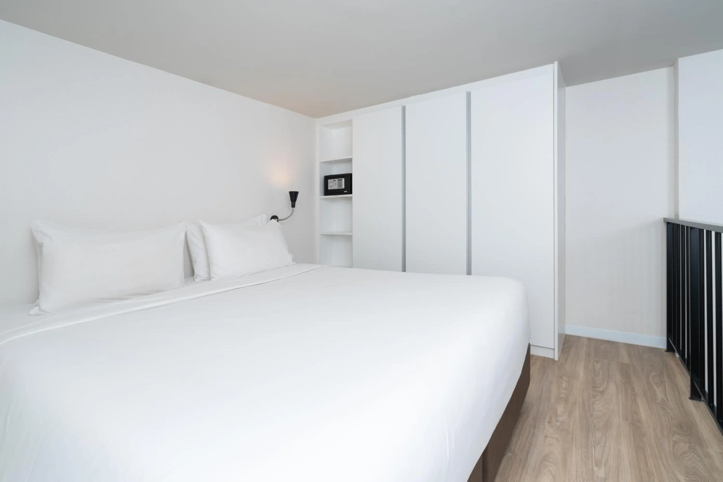 Bed in SureStay by Best Western Bangkok Ramintra