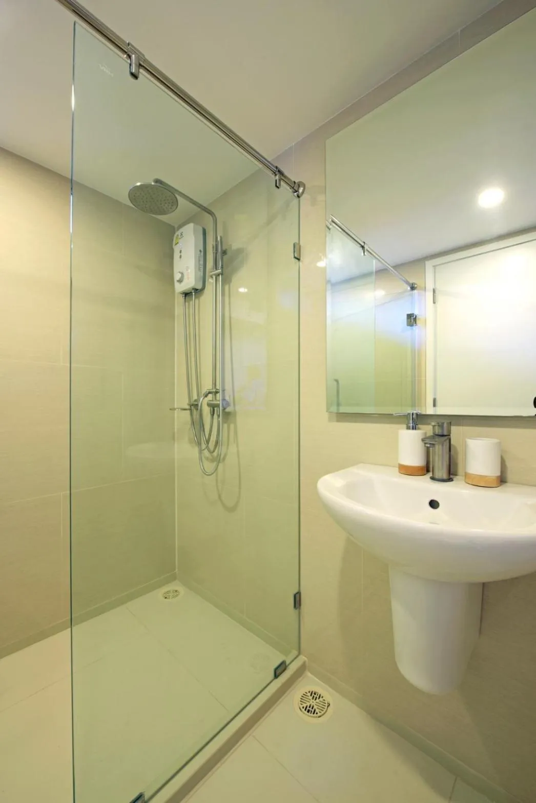Shower in SureStay by Best Western Bangkok Ramintra