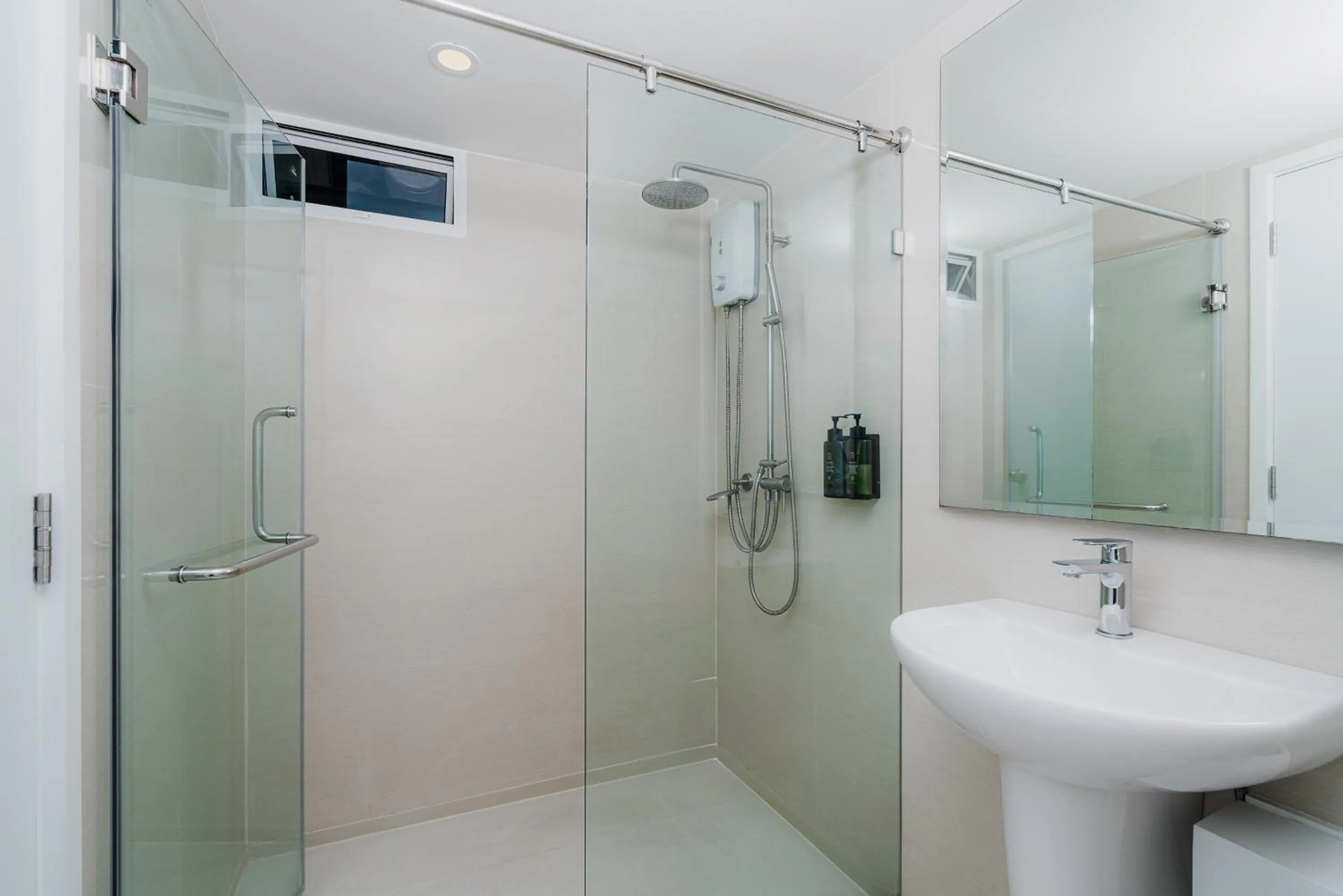 Shower in SureStay by Best Western Bangkok Ramintra