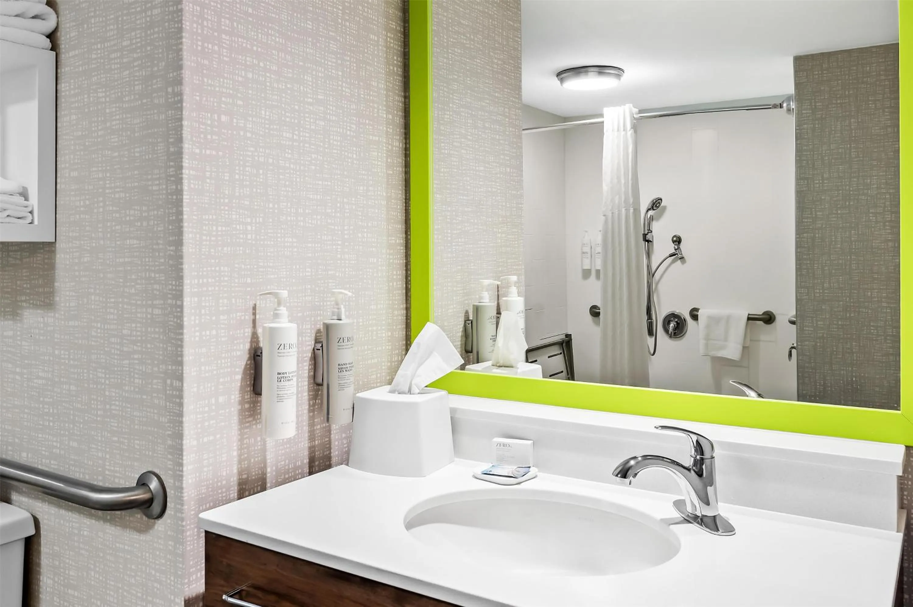 Bathroom in Hampton Inn Princeton