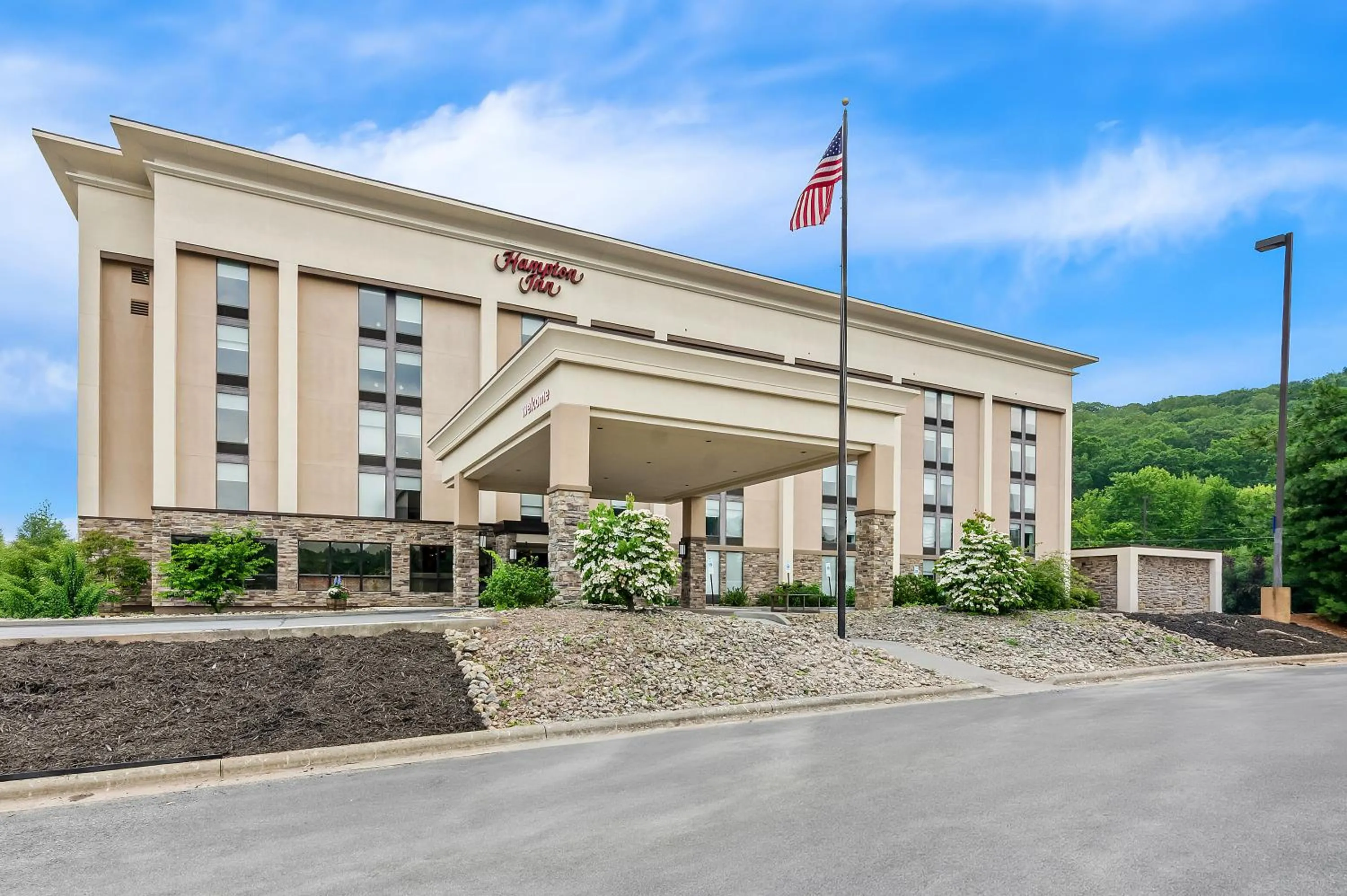 Property building in Hampton Inn Princeton