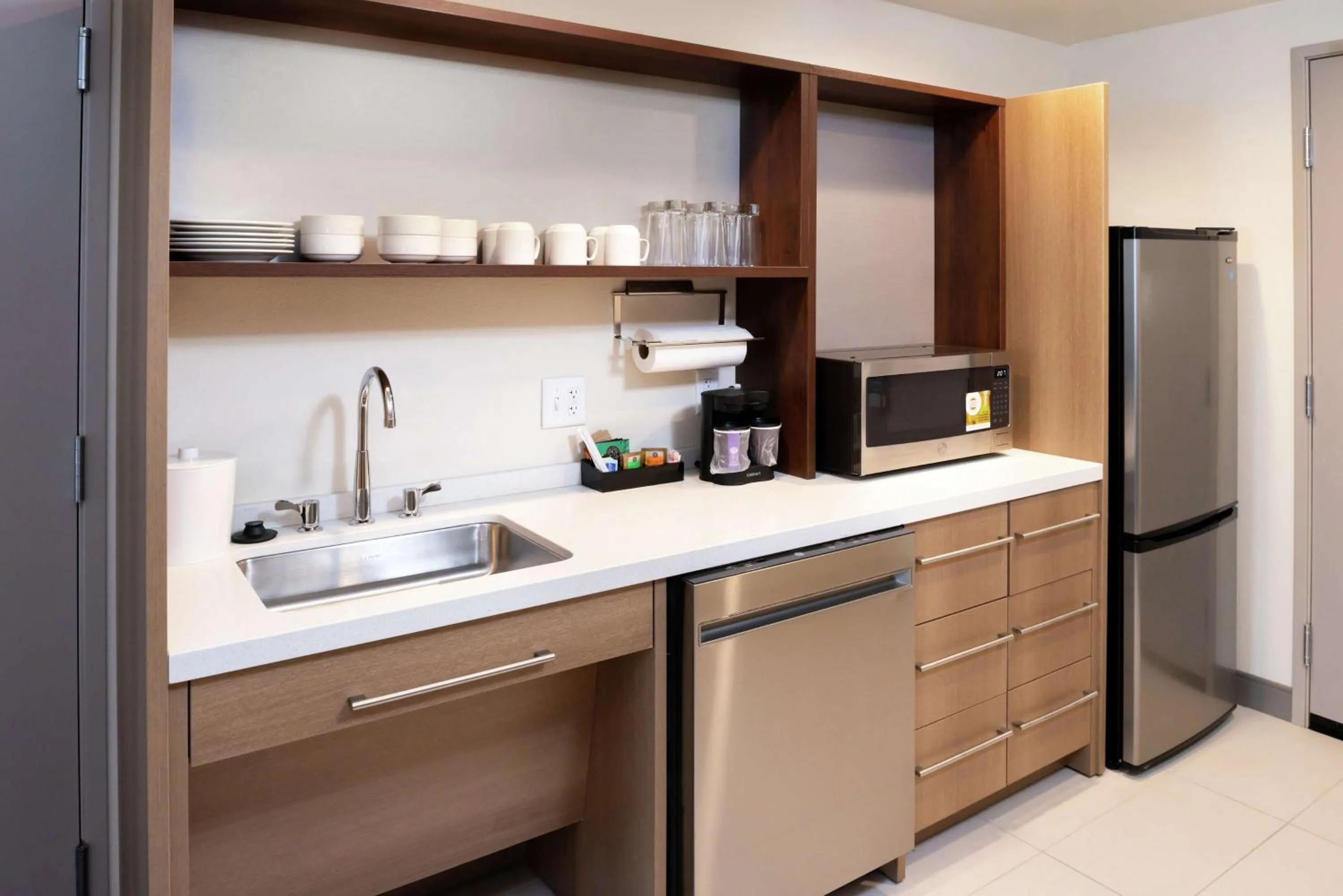 Kitchen or kitchenette in Home2 Suites By Hilton New Albany Columbus