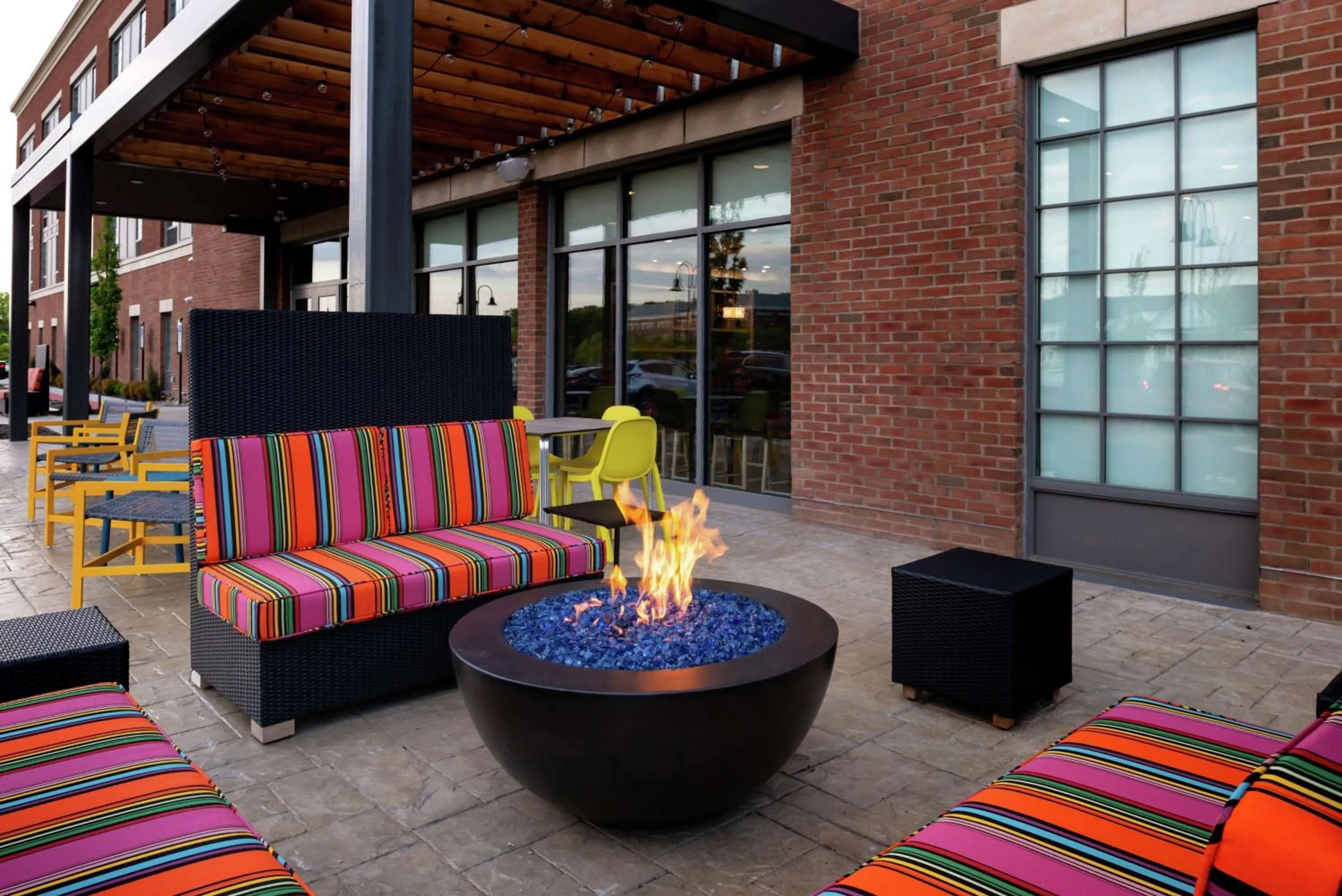Dining area in Home2 Suites By Hilton New Albany Columbus