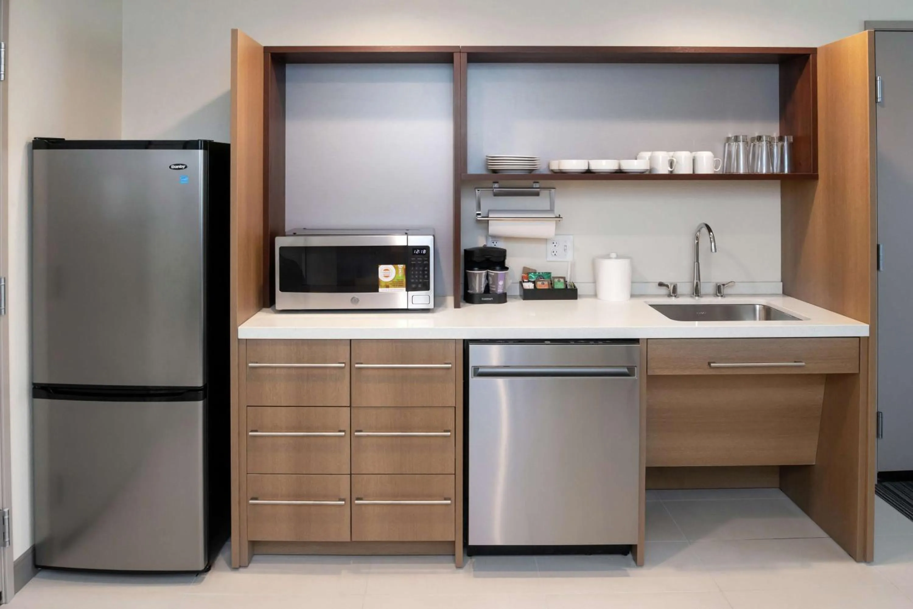 Kitchen or kitchenette in Home2 Suites By Hilton New Albany Columbus