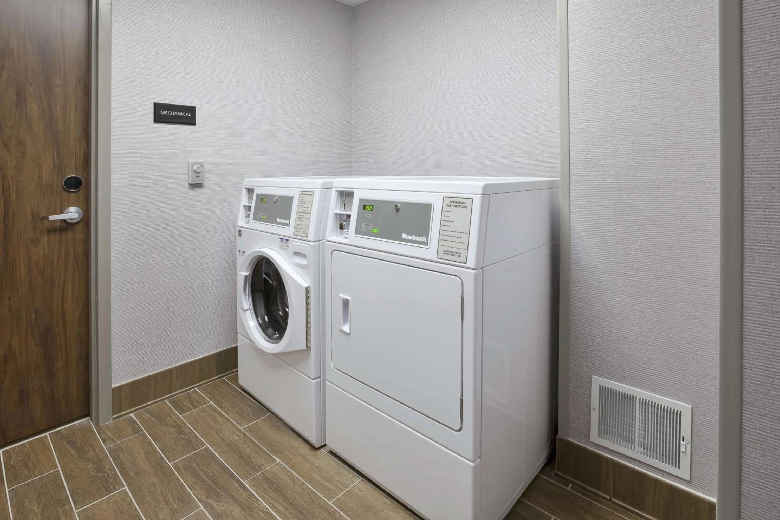 Property building in Hampton Inn & Suites Grandville Grand Rapids South