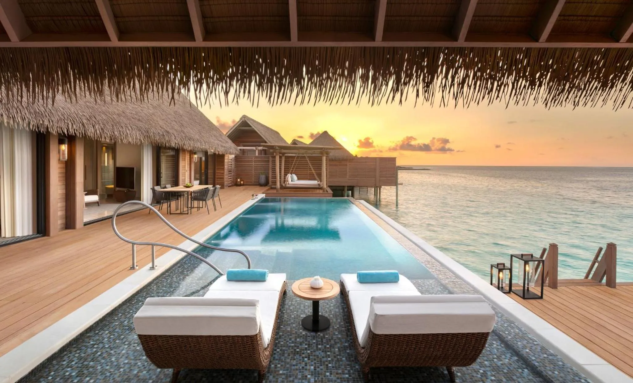 Swimming pool in Waldorf Astoria Maldives Ithaafushi