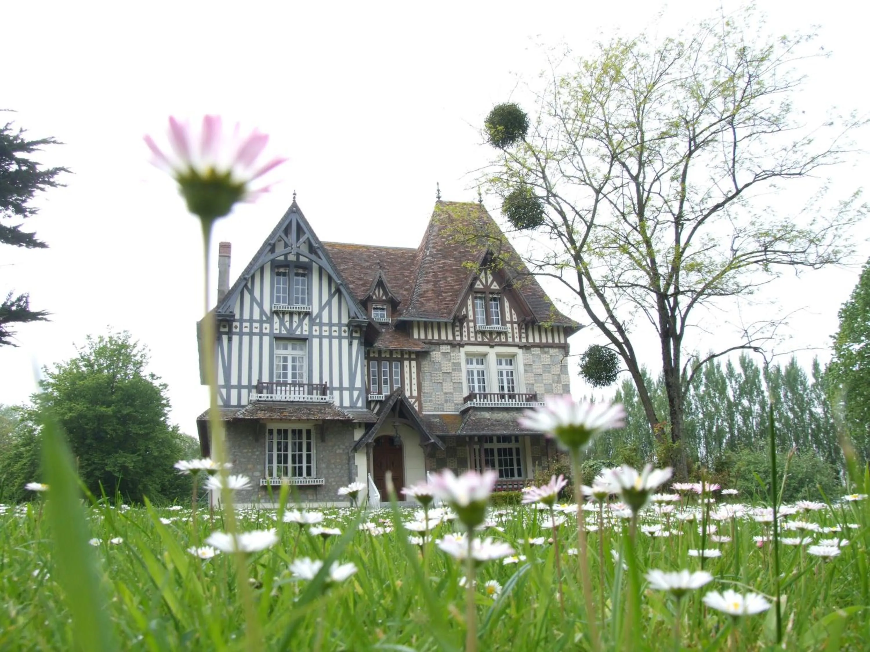 Facade/entrance in Le Clos des Pommiers