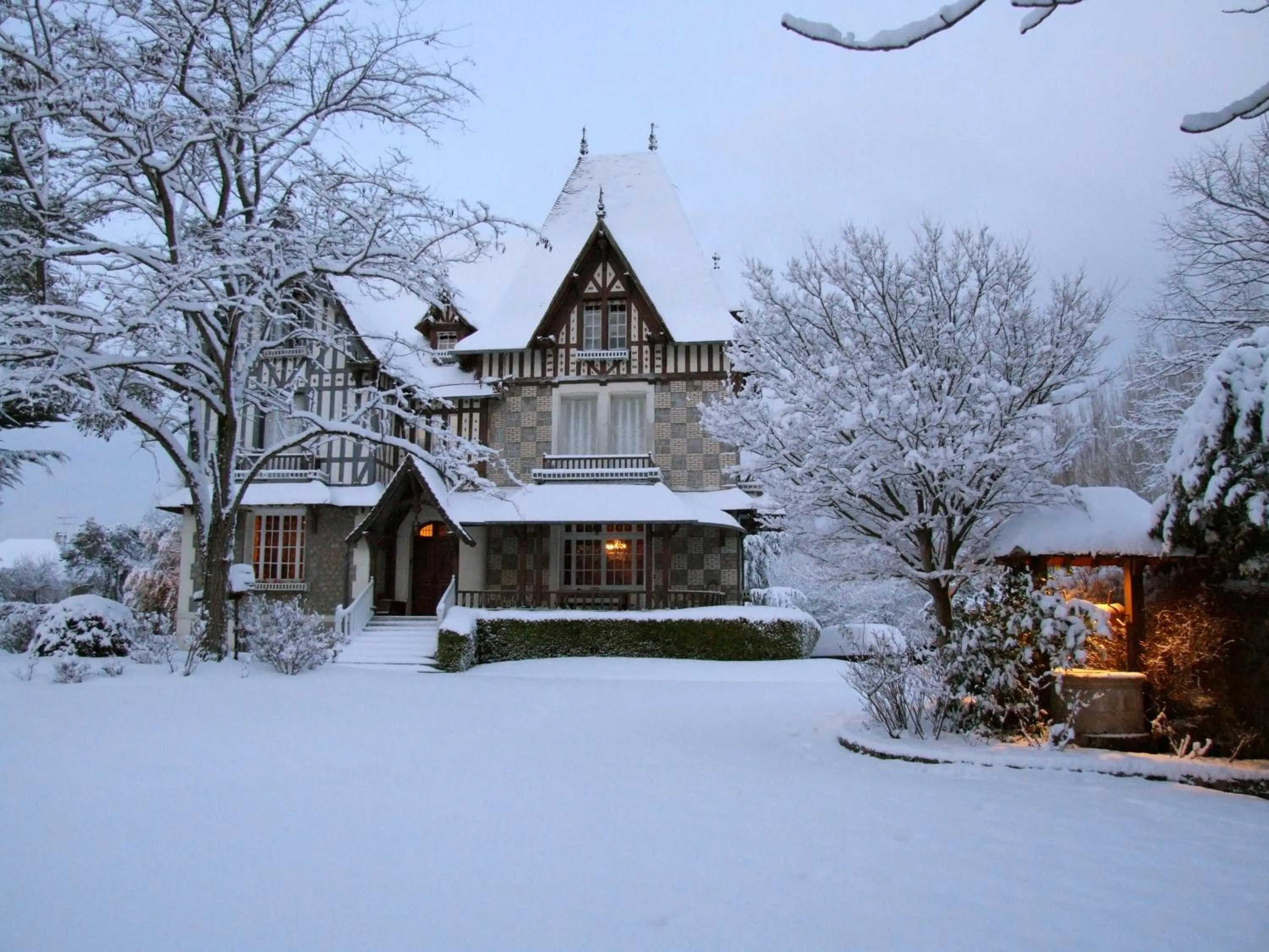 Facade/entrance in Le Clos des Pommiers