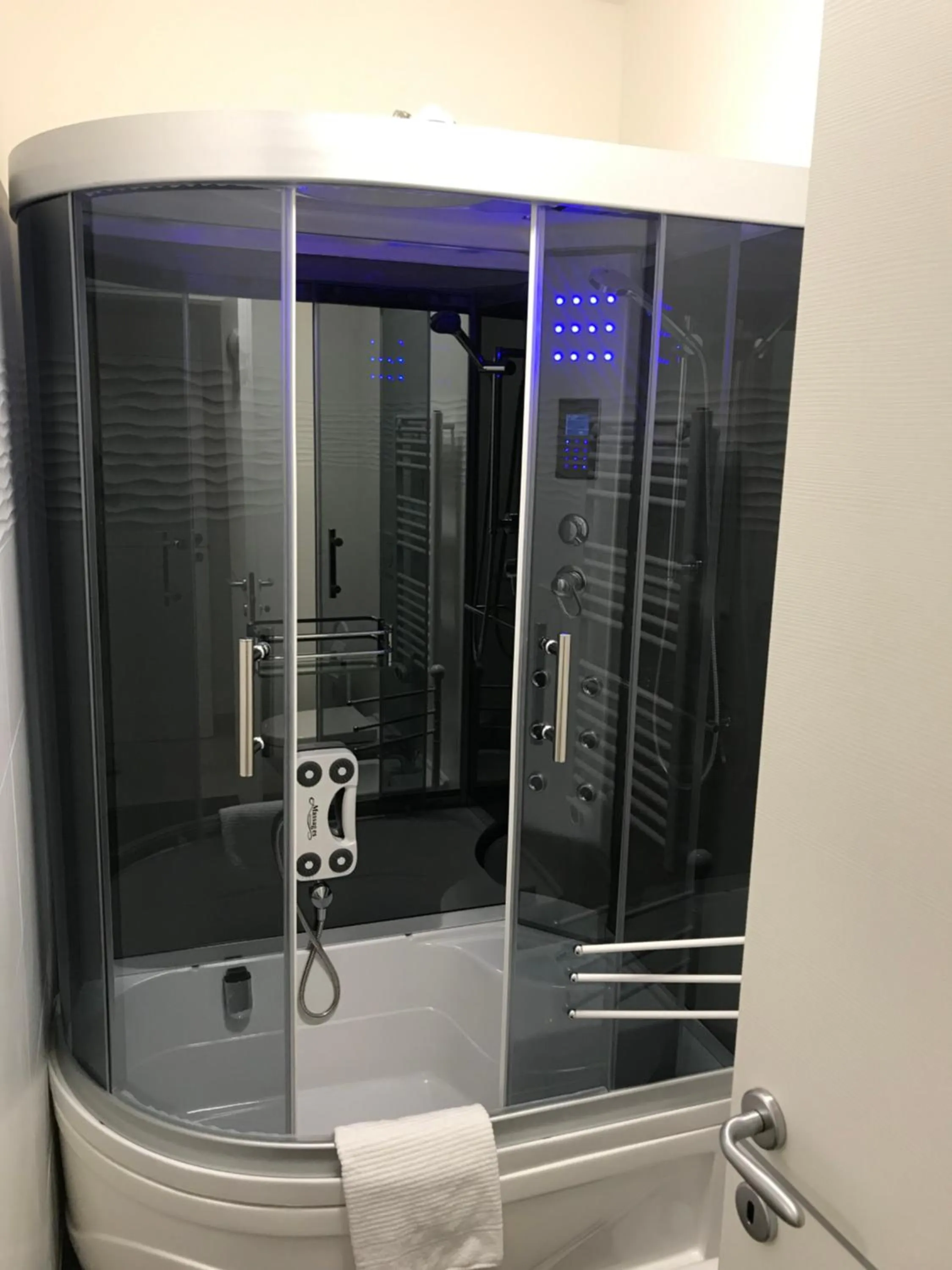 Shower in Time Out ApartHotel