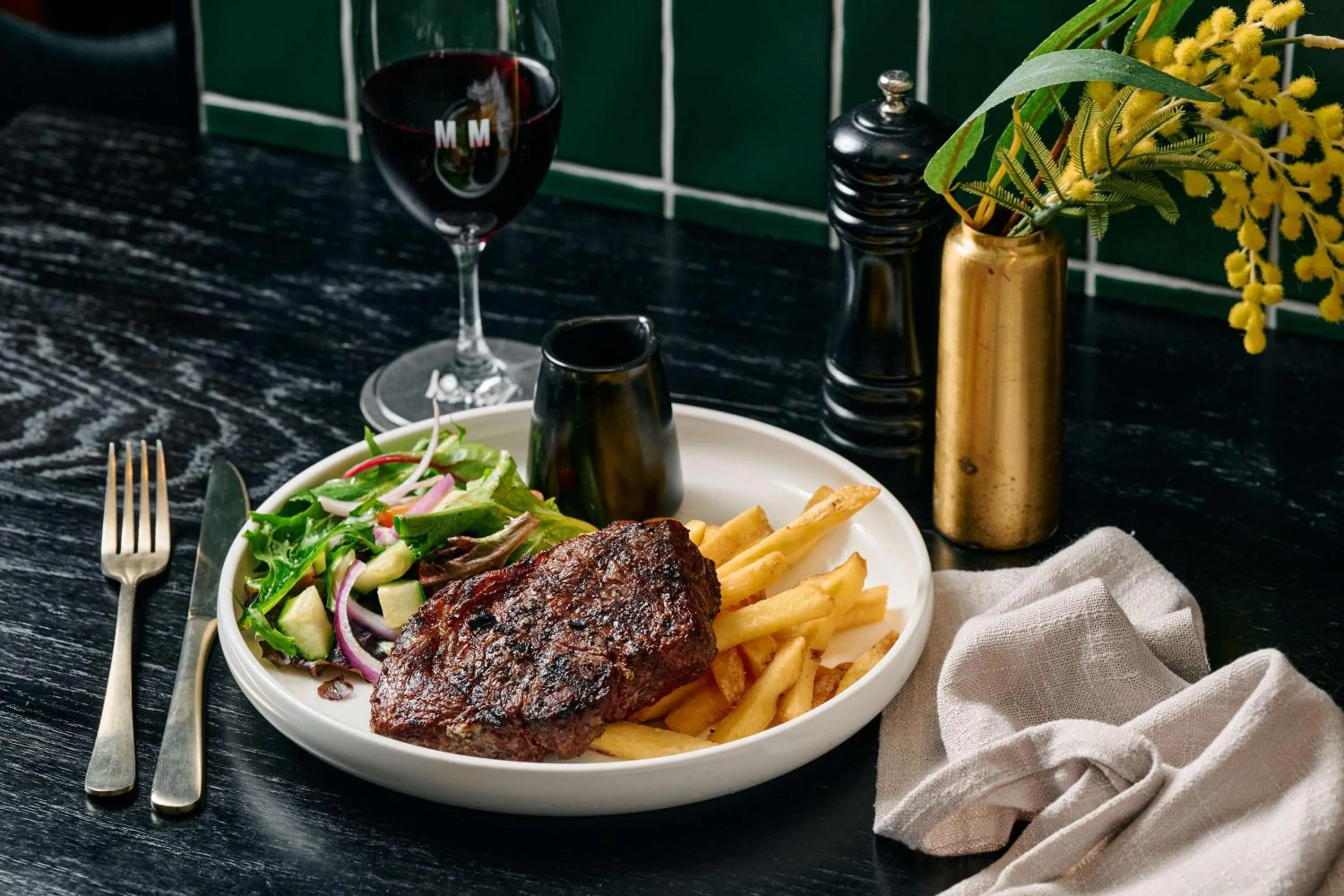 Food and drinks in The Victoria Hotel