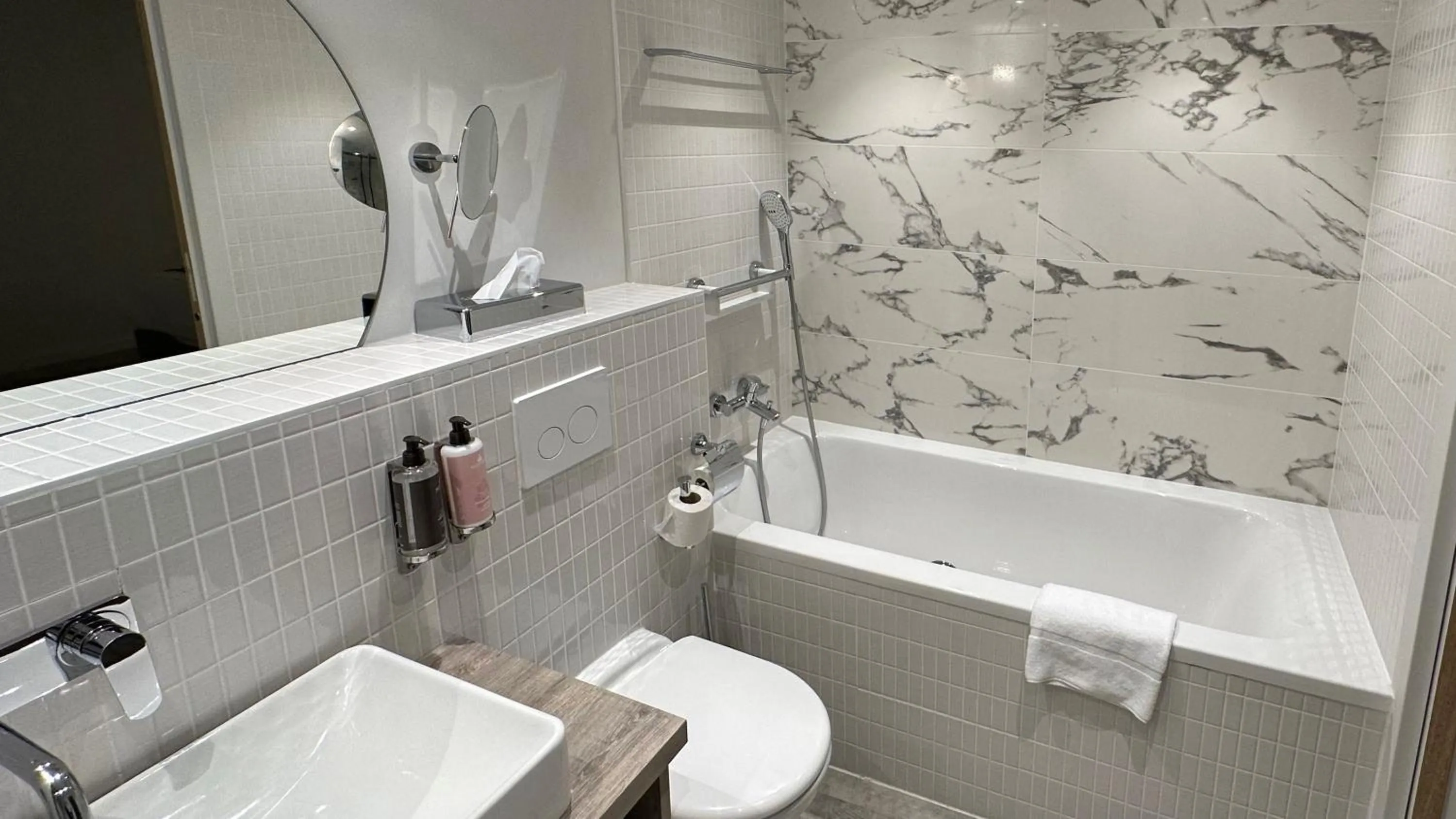 Bathroom in Citadines Confluent Nantes