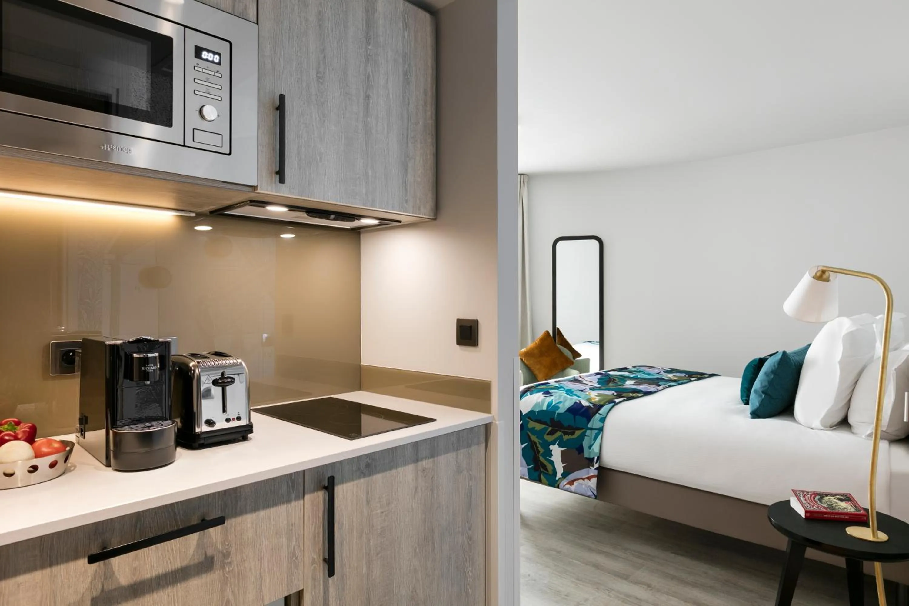 Kitchen or kitchenette, Bed in Citadines Confluent Nantes