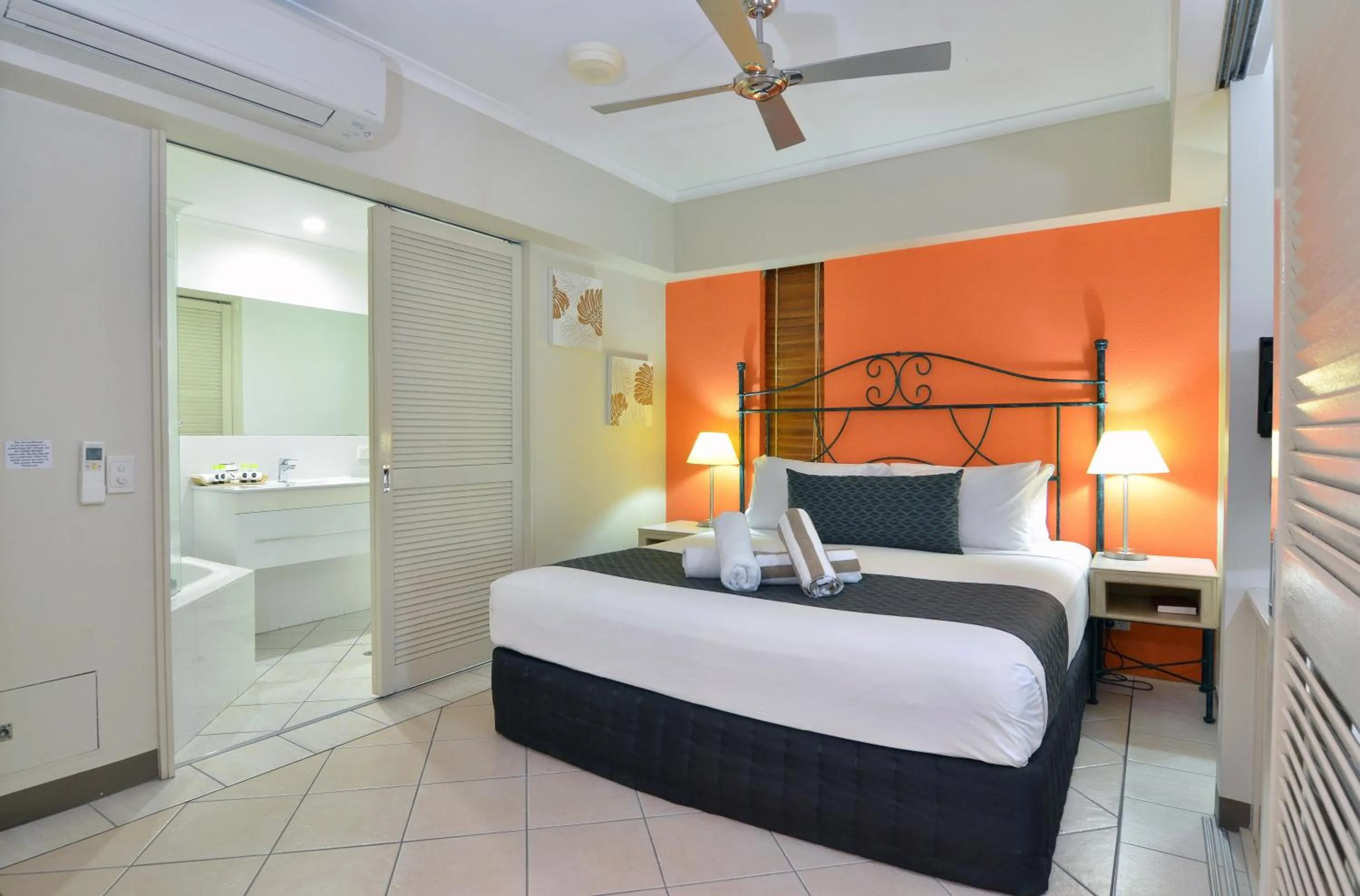 Bed in Le Cher Du Monde Adults Only