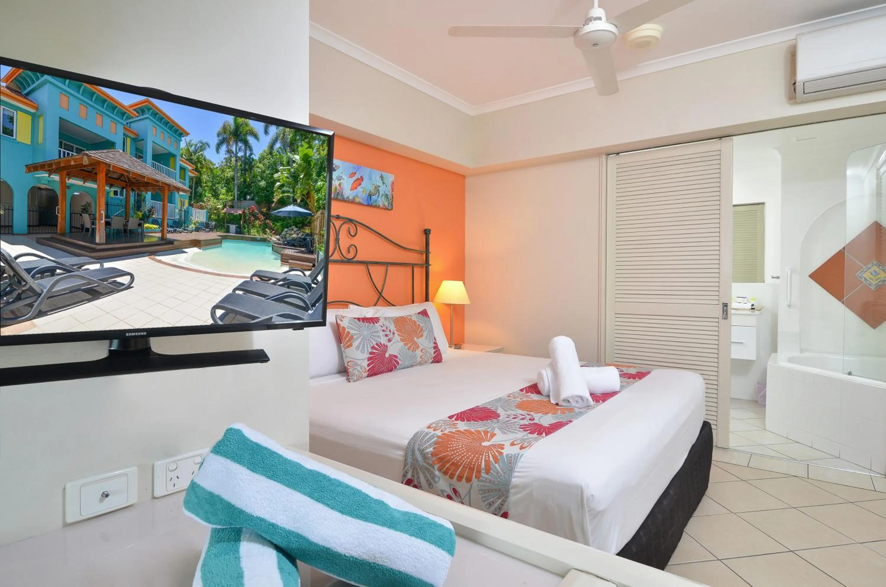 Bed in Le Cher Du Monde Adults Only