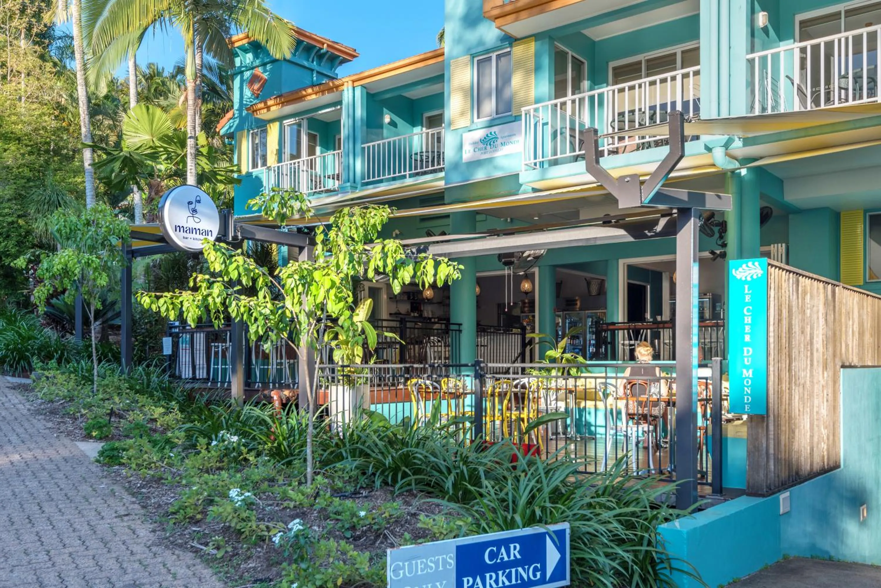 Restaurant/places to eat in Le Cher Du Monde Adults Only