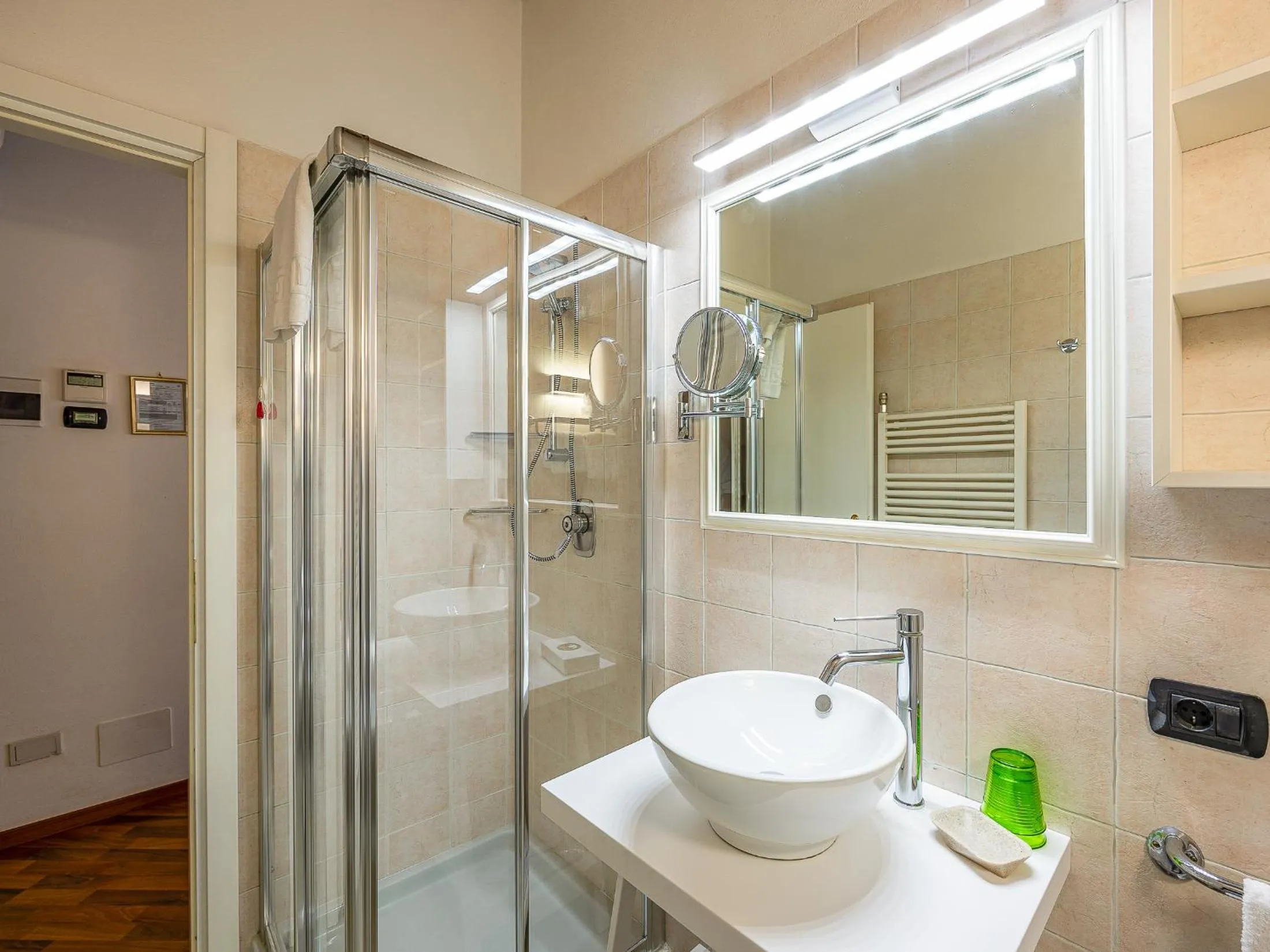 Shower in Hotel Villa Cariola