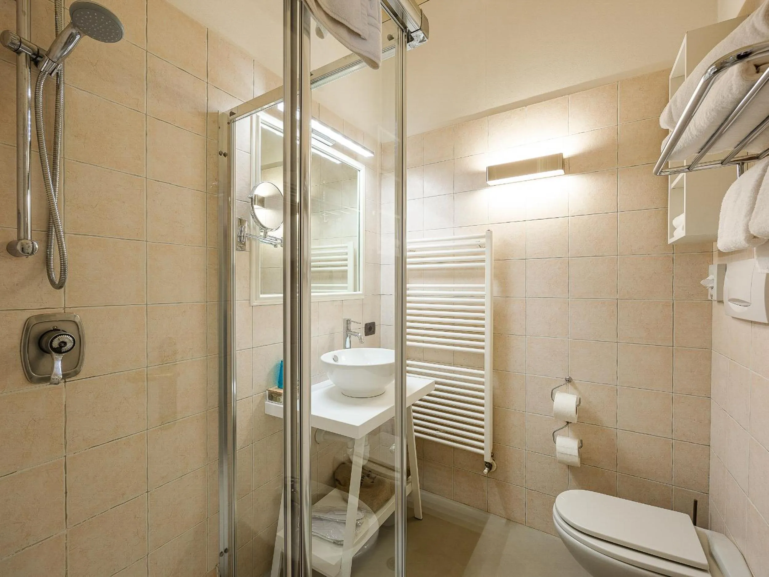 Shower in Hotel Villa Cariola