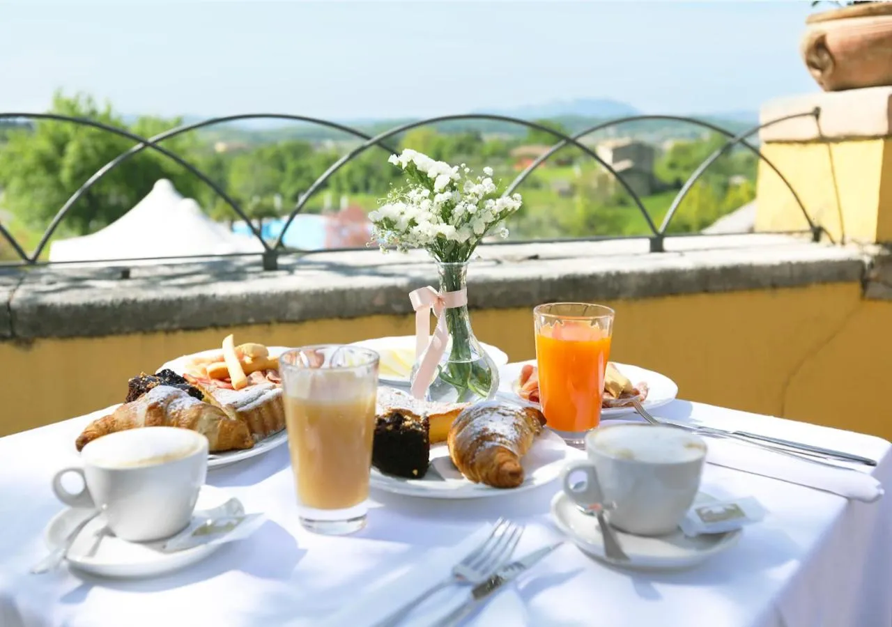 Breakfast in Hotel Villa Cariola