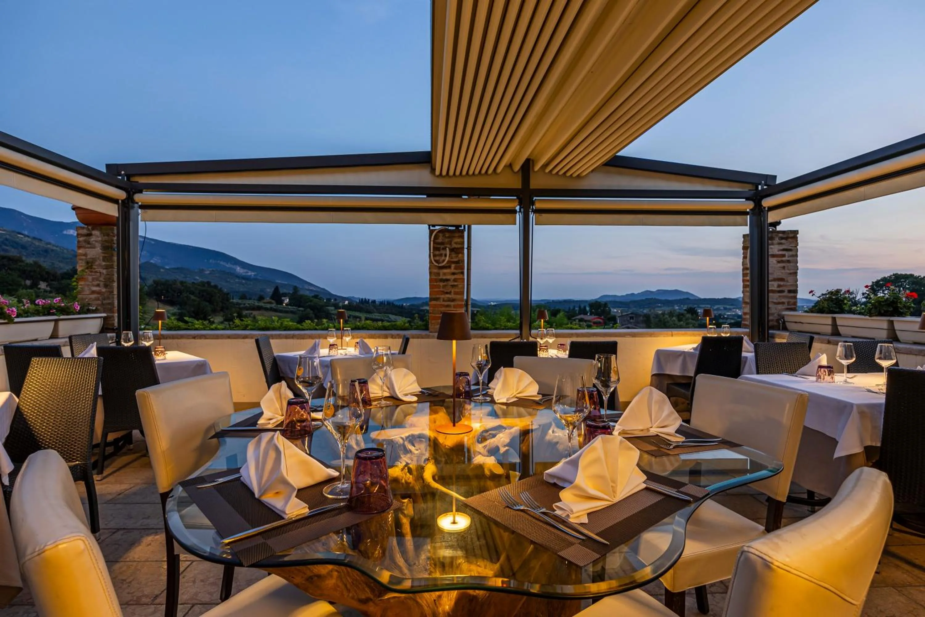 Restaurant/places to eat in Hotel Villa Cariola