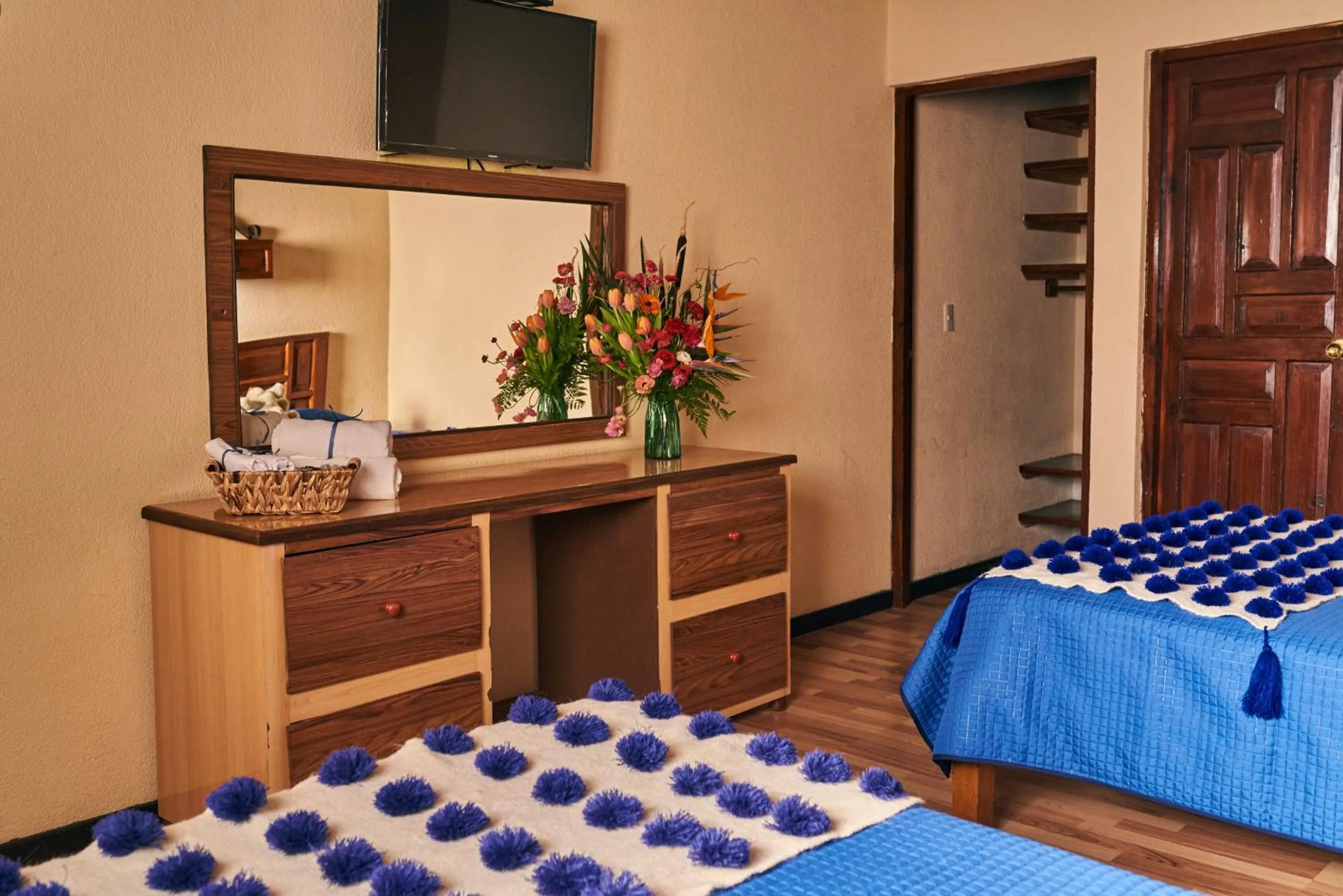 Photo of the whole room, Bed in Hotel Palacio de Moctezuma