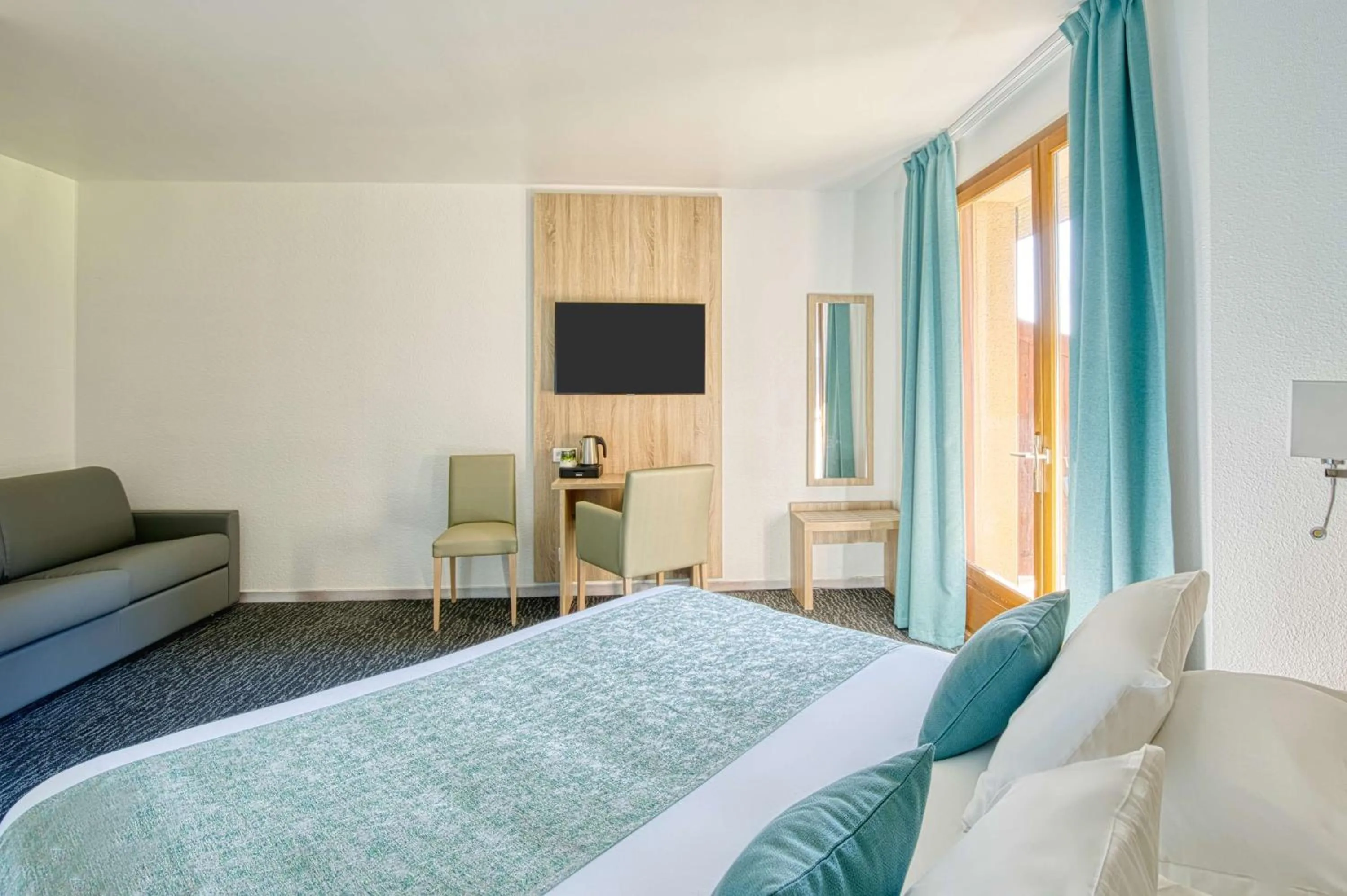 TV and multimedia, Bed in Les Hameaux De Lozere Sure Hotel Collection by Best Western