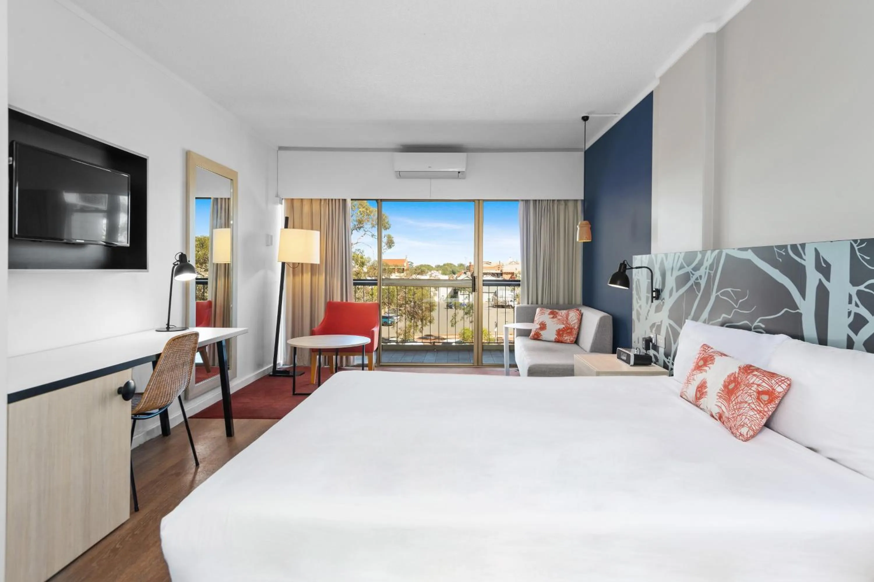 Photo of the whole room, Bed in The Plaza Hotel Kalgoorlie