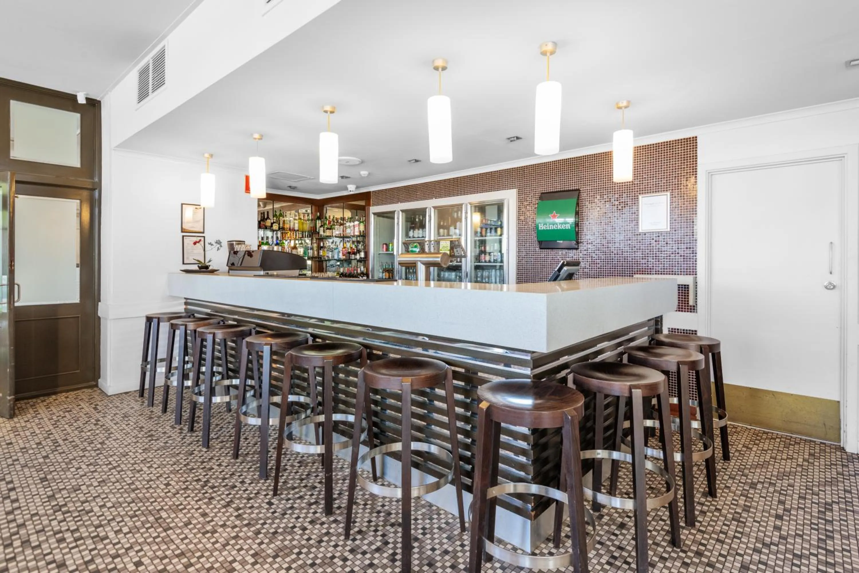 Lounge or bar in The Plaza Hotel Kalgoorlie