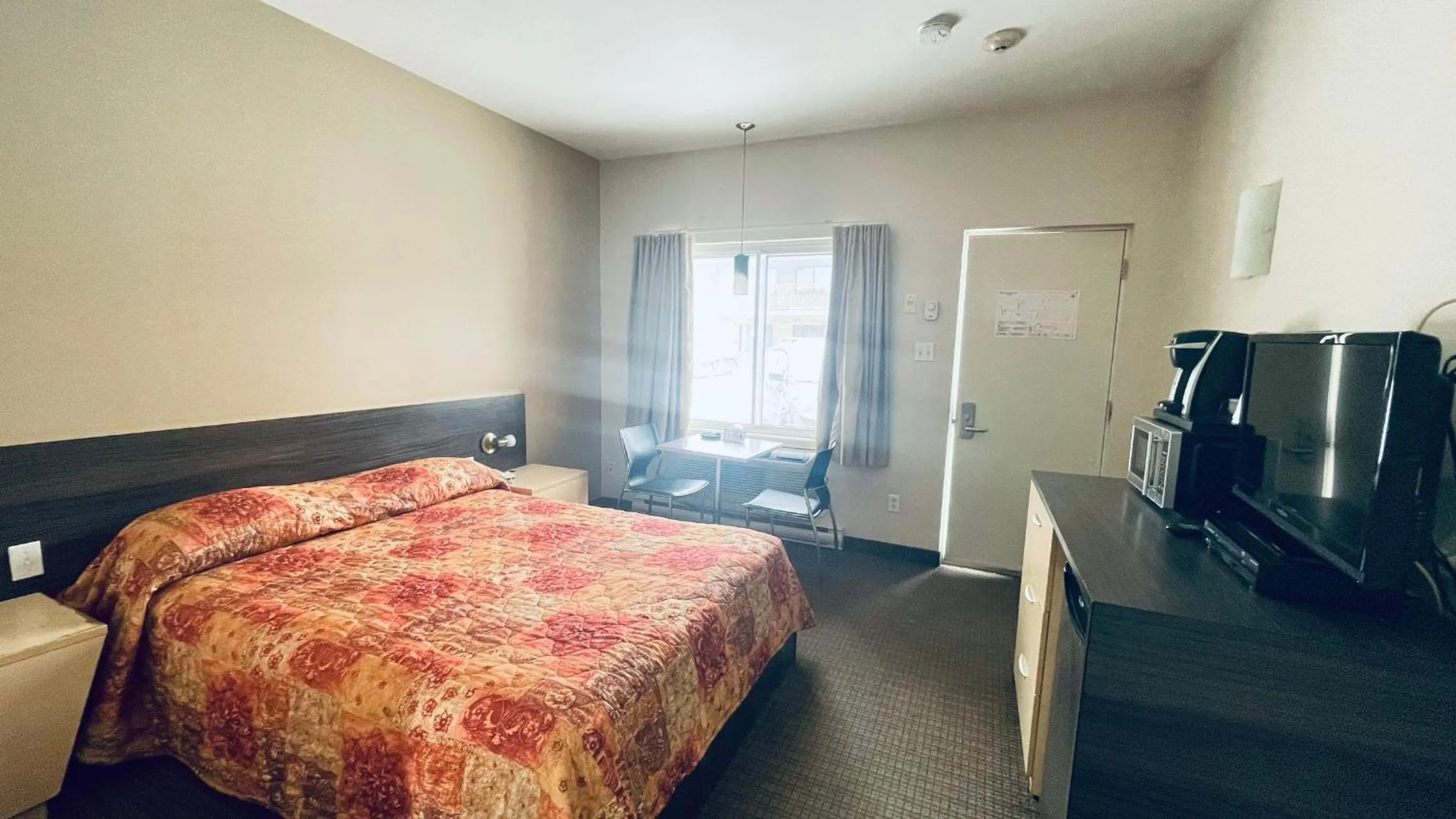 Bedroom, Bed in Motel Falcon